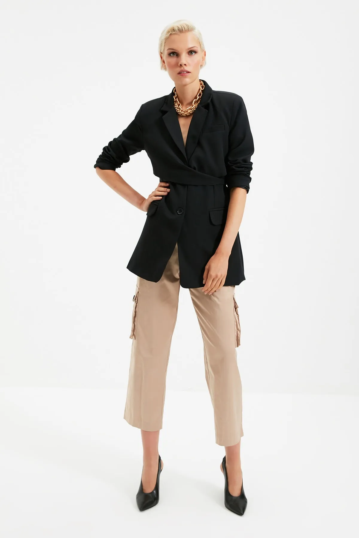 Trendyol Collection  Schwarzer gewebter Blazer mit normalem Futter und zweireihigem Verschluss, mit Gürtel TWOAW21CE0320