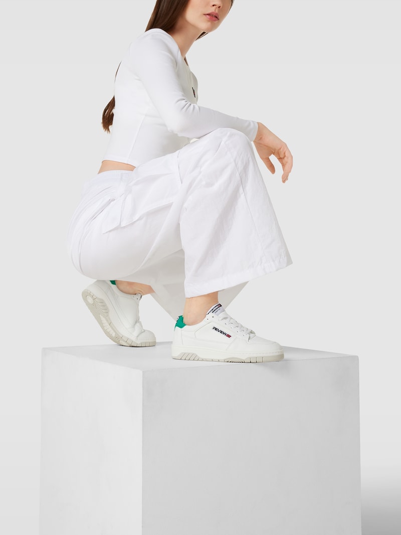 Sneaker mit Label-Details in weiß