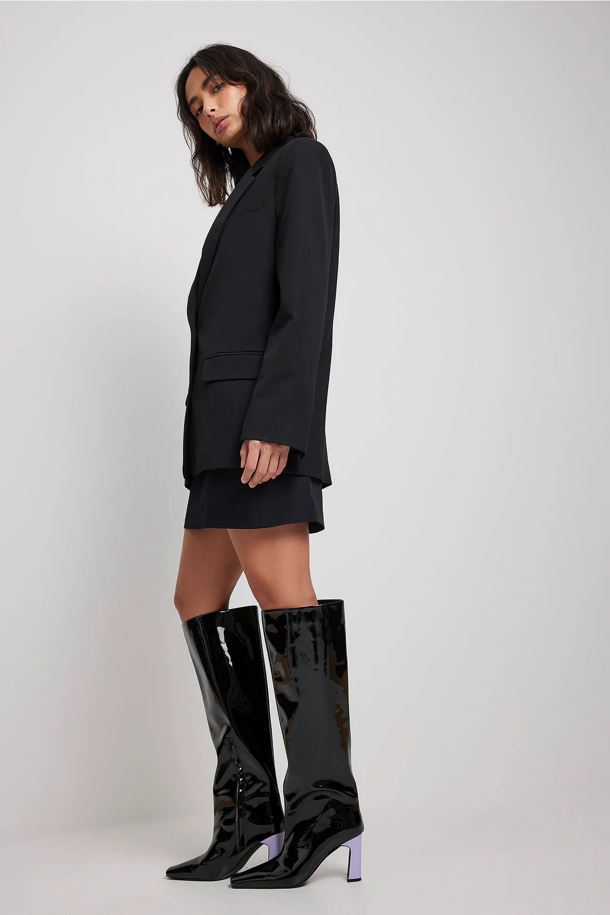 NA-KD  Lackstiefeletten mit kontrastierendem Absatz
