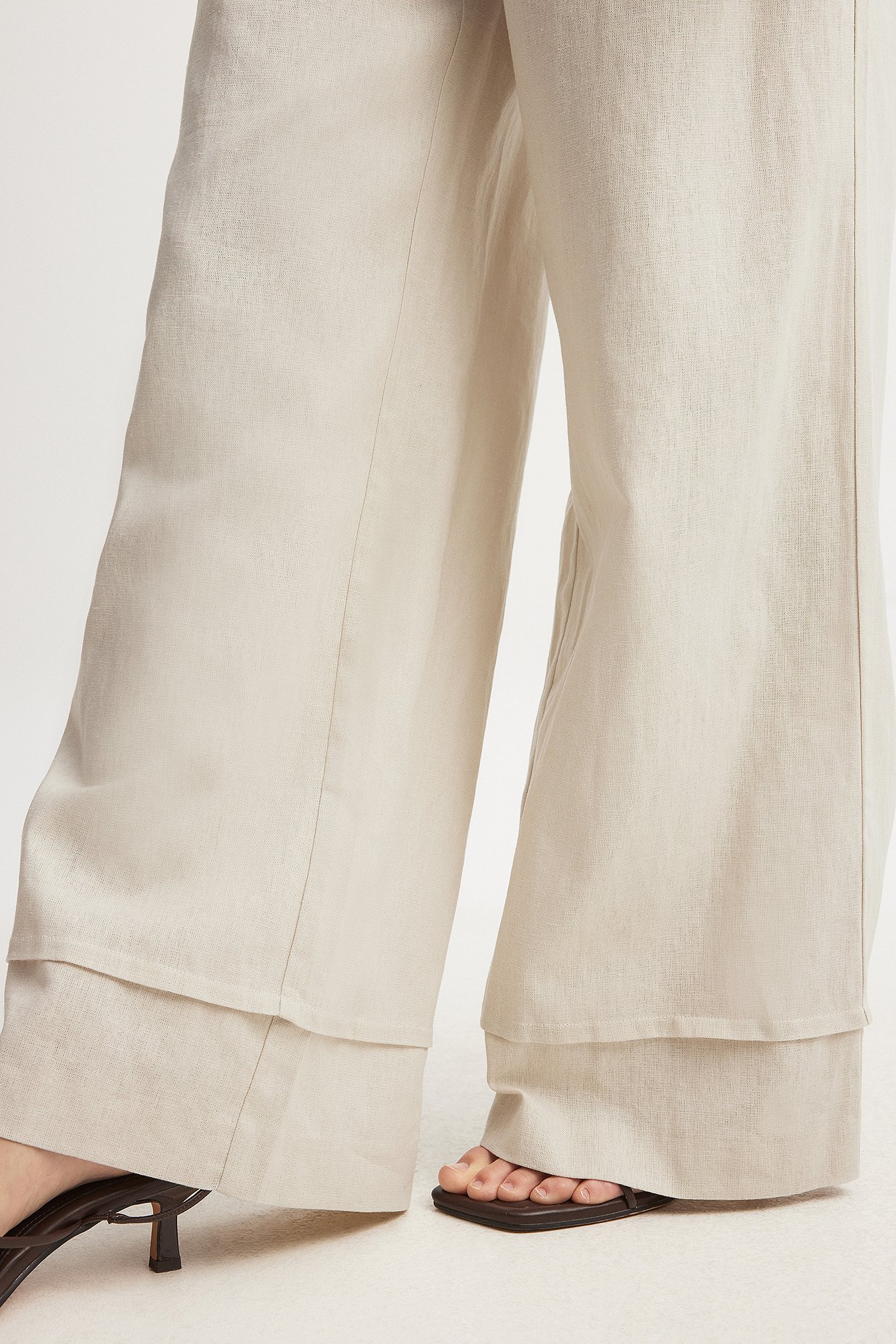 Umgeschlagene Leinenhose mit Kordelzug