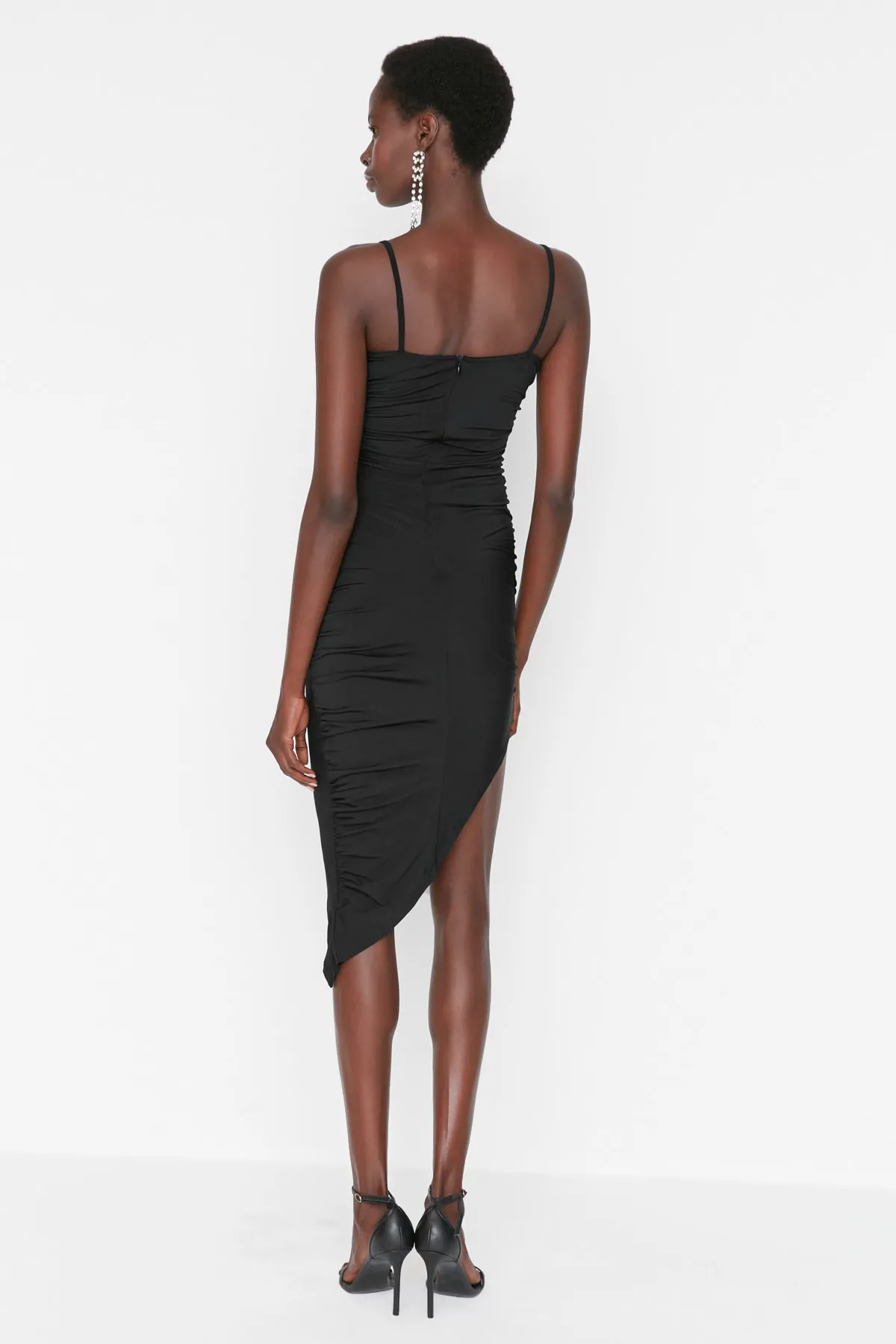 Trendyol Collection  Schwarzes, gerafftes, gestricktes, elegantes Abendkleid TPRSS22EL1757