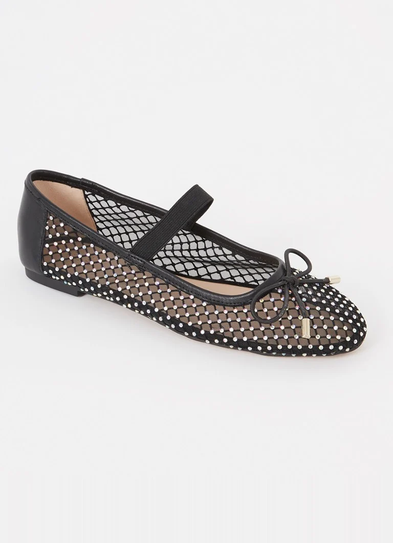 Dune London Happening-ballerina strasseilla