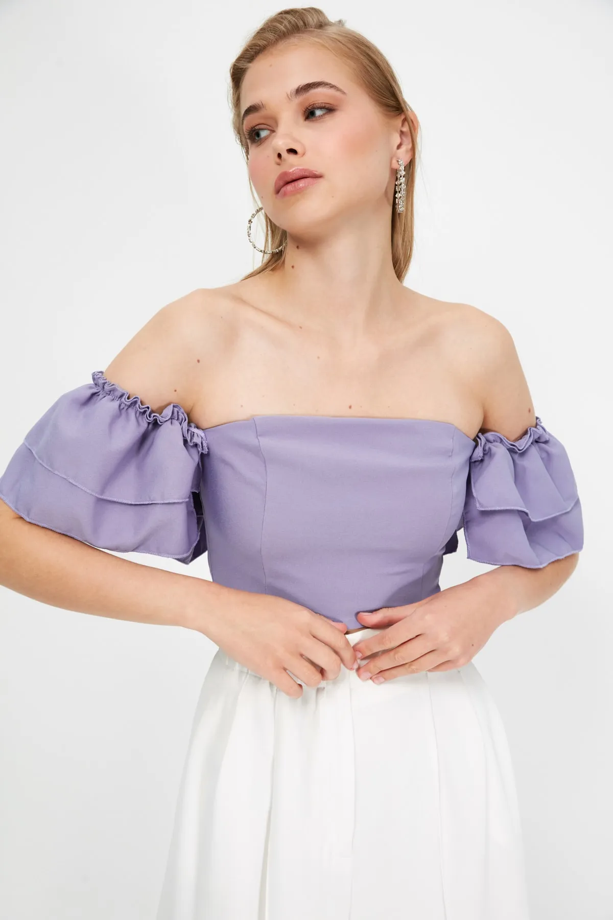 Trendyol Collection  Fliederfarbene Bluse mit Rüschendetail TPRSS20BZ0603
