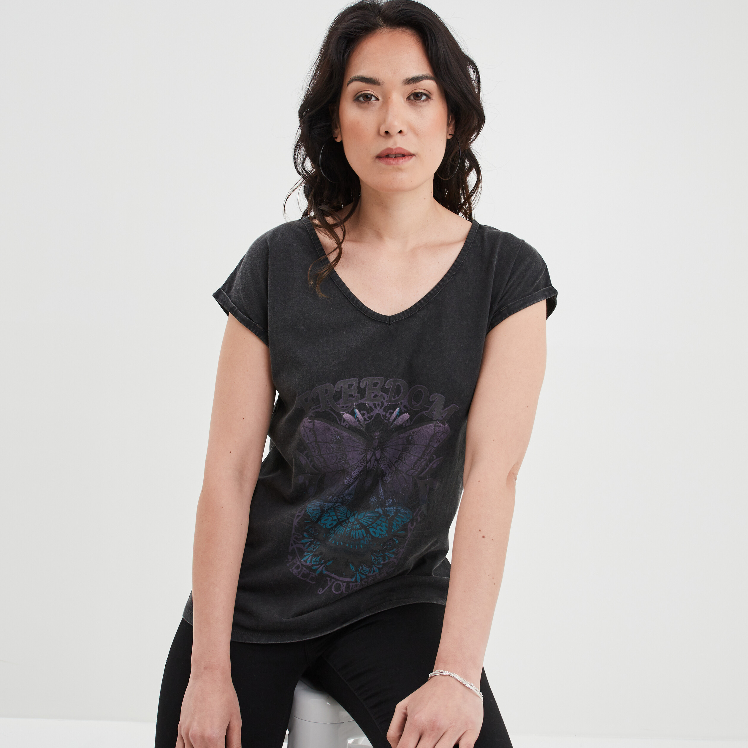 T-shirt oversize col en V Liberto noir femme | La Halle