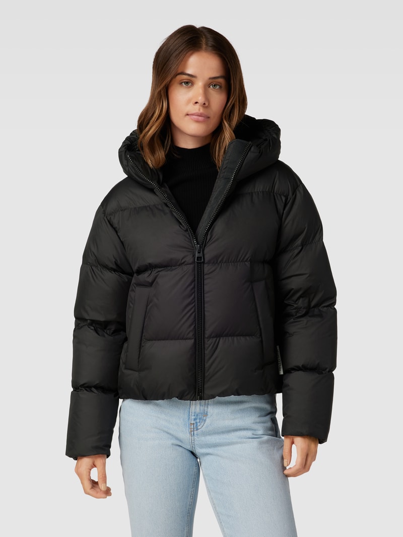 Daunenjacke mit Daunen-Feder-Füllung und Kapuze in schwarz
