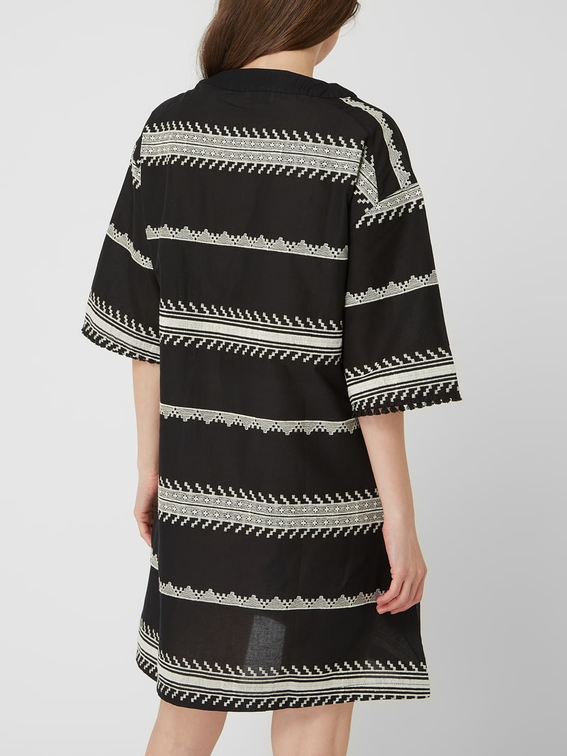 Kleid mit Allover-Muster in schwarz