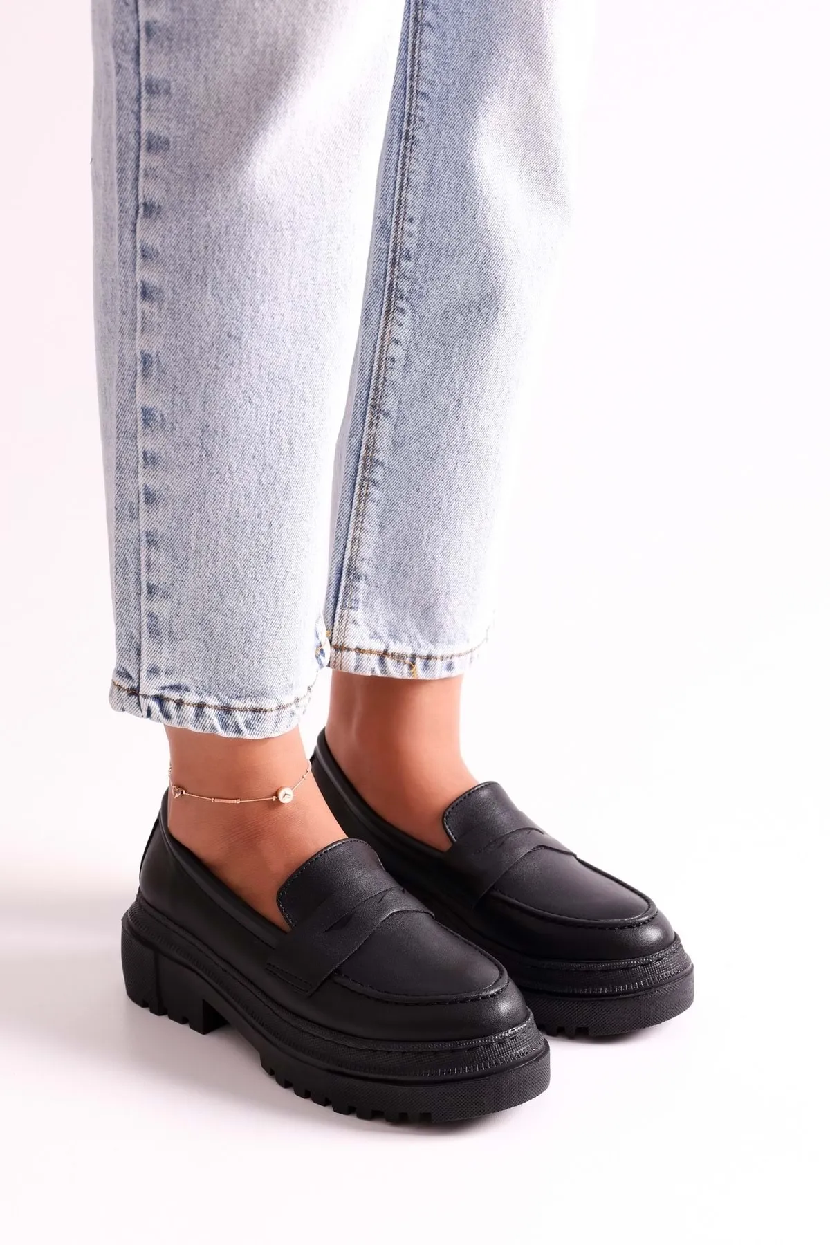 Shoeberry  Damen Motto Black Skin Loafer mit dicker Sohle Black Skin