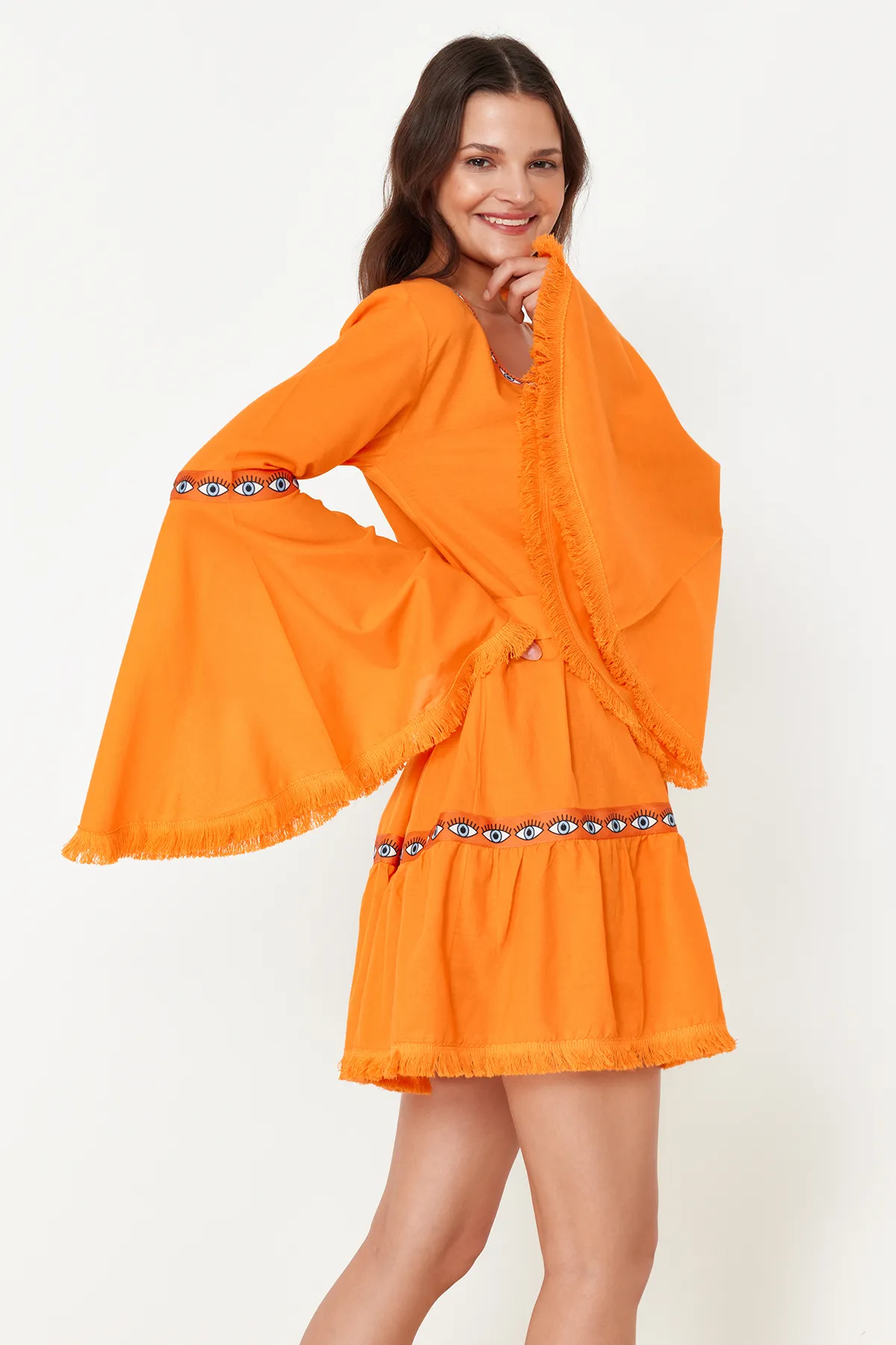 Trendyol Collection  Orangefarbenes Mini-Strandkleid mit gewebtem Volant und Gürtel TBESS21EL1253