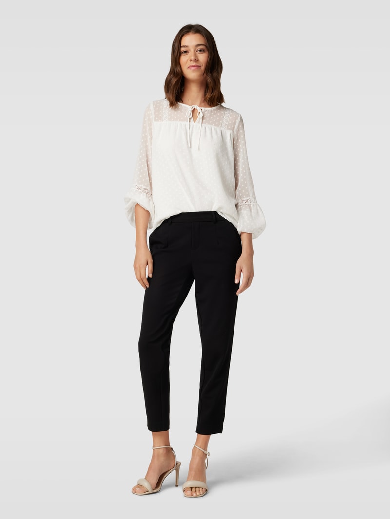 Bluse mit Spitzenbesatz Modell 'Edee' in weiß