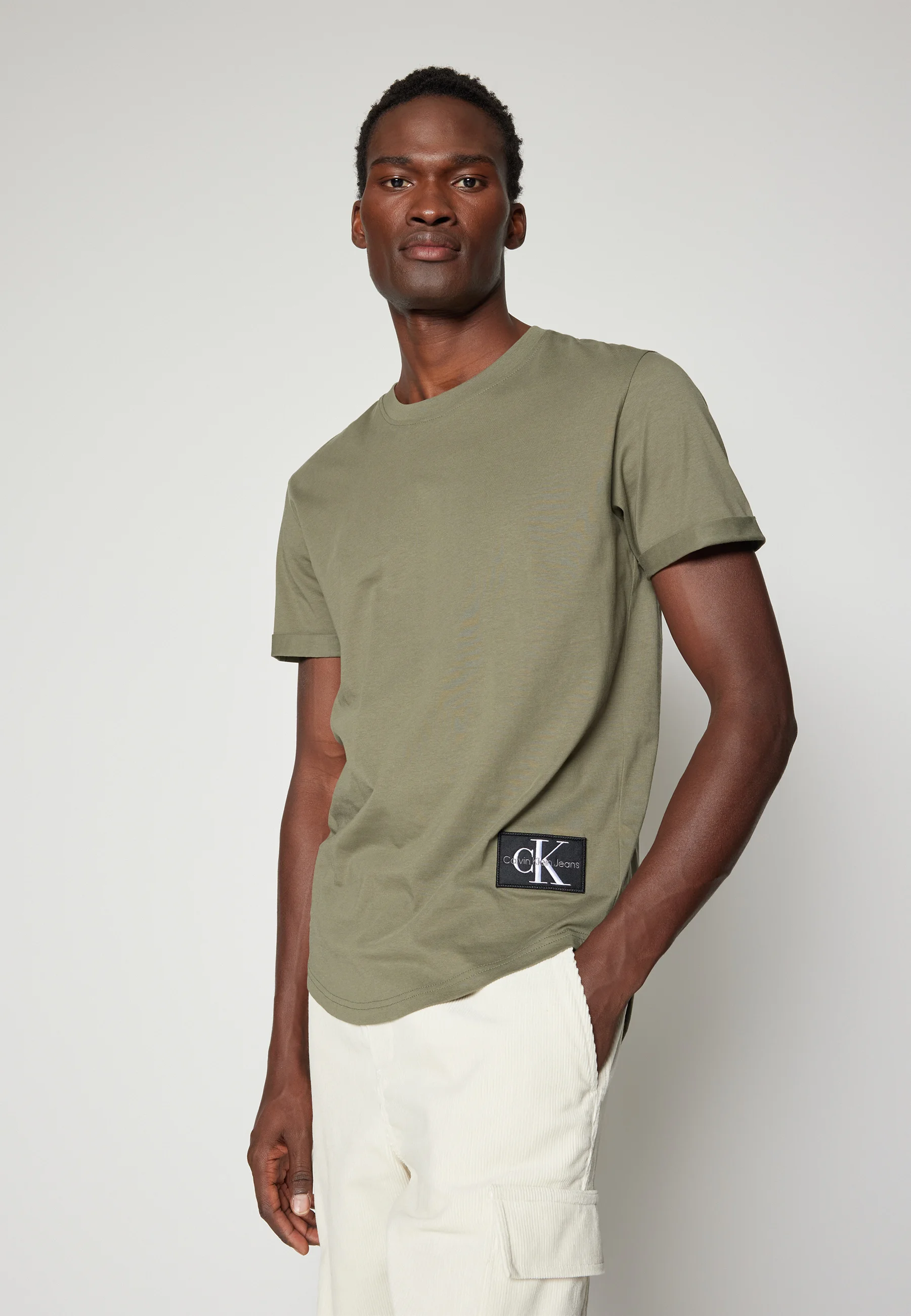 Calvin Klein Jeans BADGE TURN UP SLEEVE - Camiseta básica