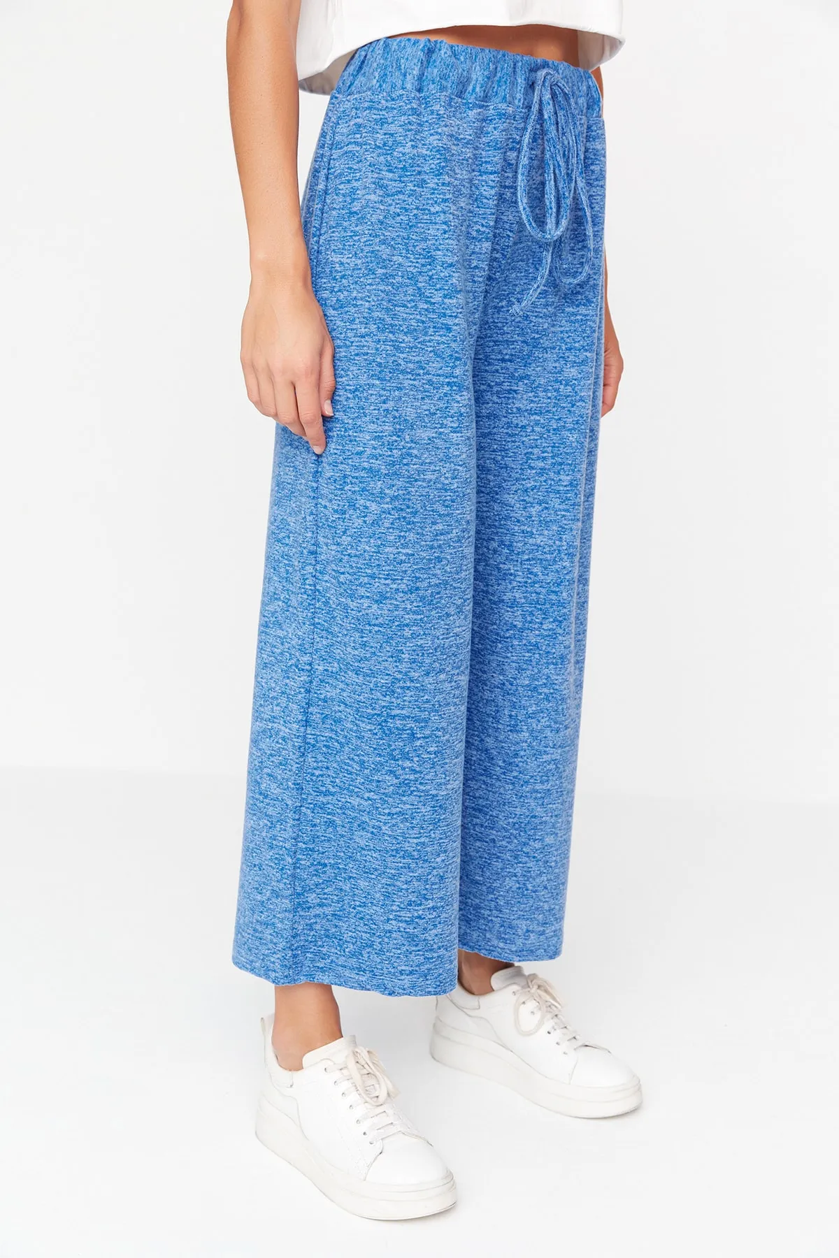 Trendyol Collection  Indigo Culotte Dick gestrickte Jogginghose TWOAW21EA0037