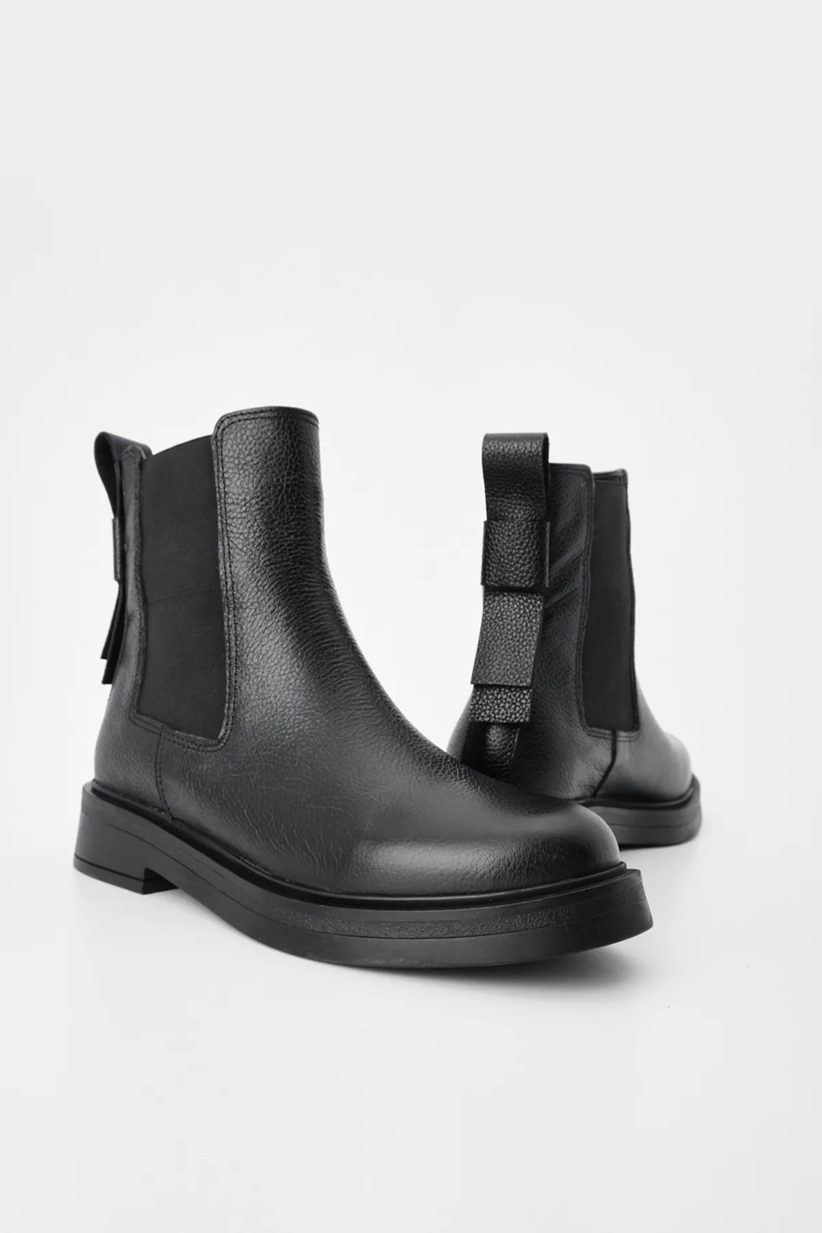Marjin  Damen-Freizeitstiefel aus echtem Leder mit elastischen Seitenbändern Petira Schwarz