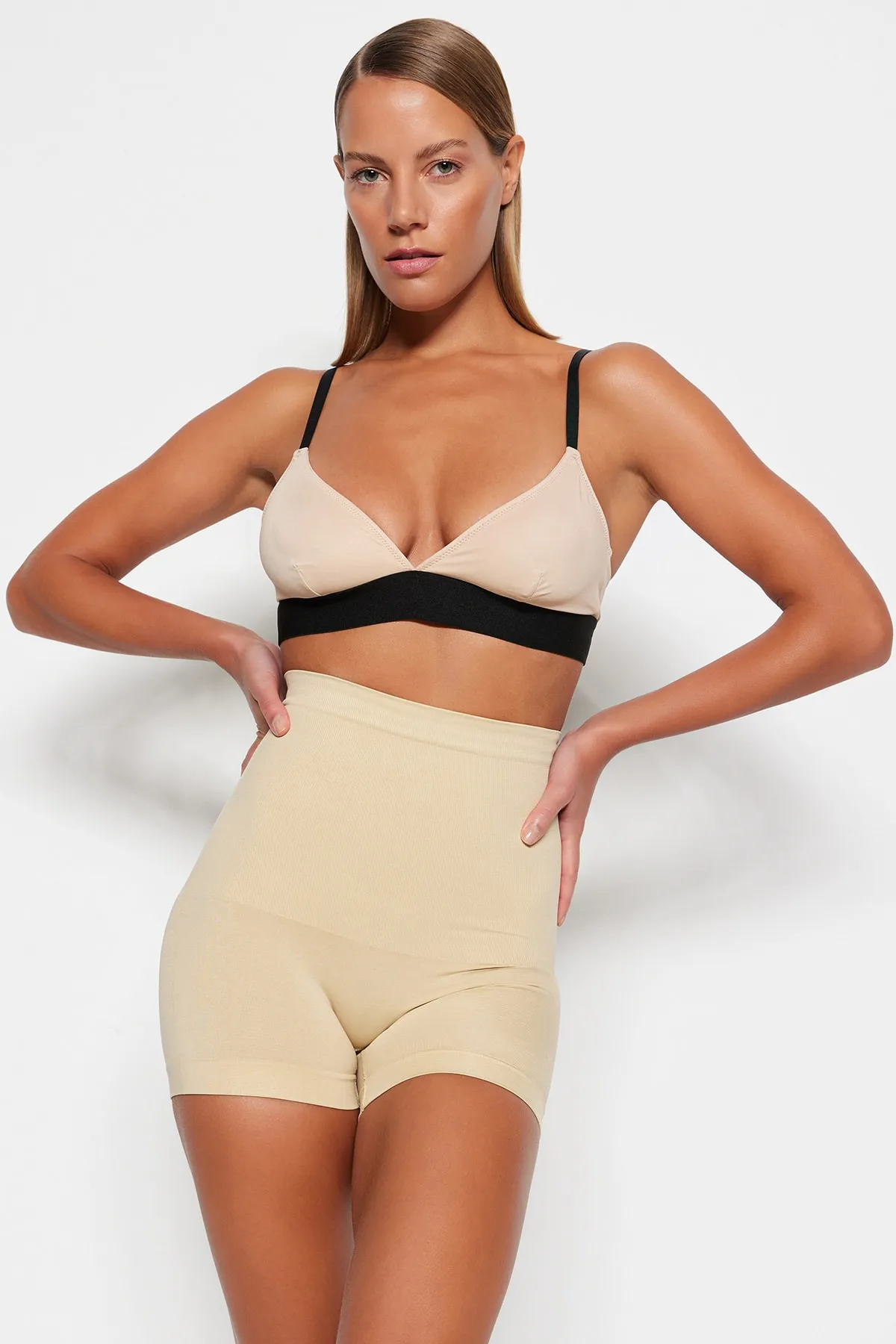 Trendyol Collection  Skin Seamless/Seamless Recovery Strickkorsett mit hoher Taille und Shorts THMSS23KS00002