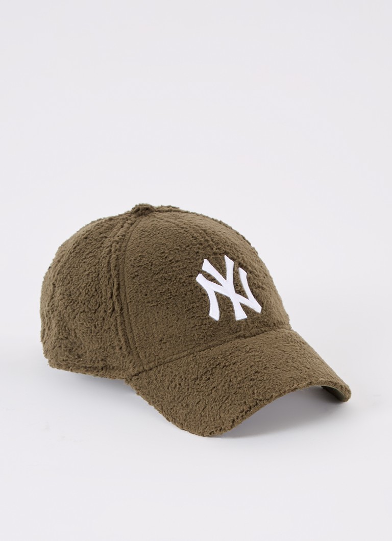 New Era -lippis, jossa New York Yankeesin kirjonta