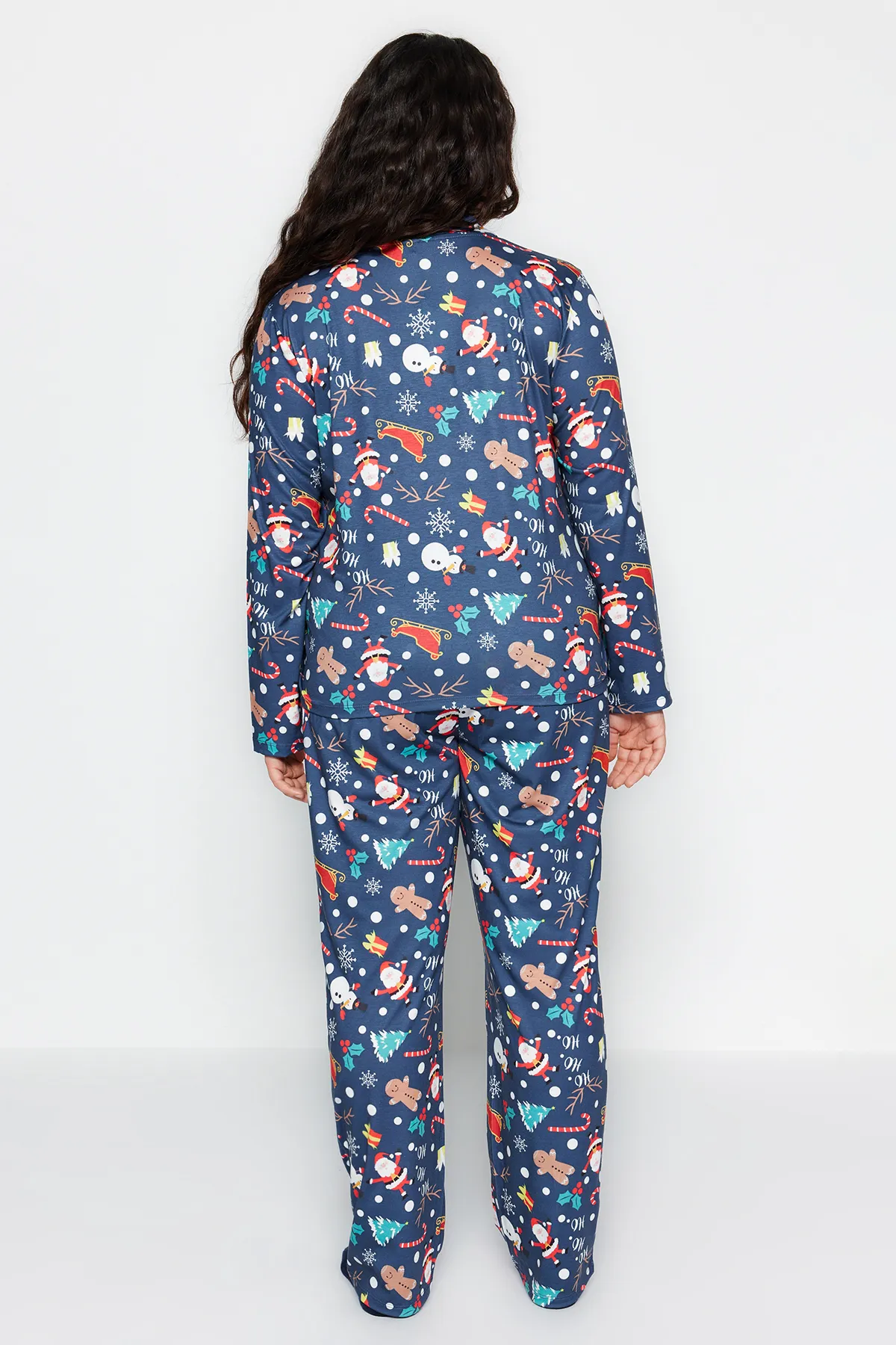 Trendyol Curve  Marineblaues Pyjama-Set aus Strick mit Weihnachtsmotiv TBBAW24AI00024