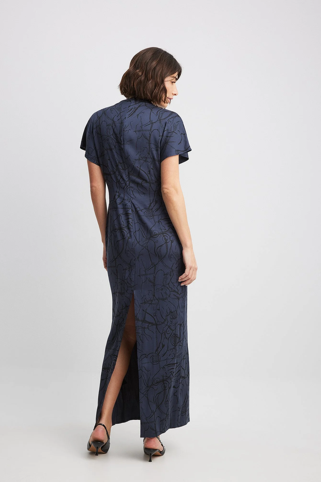 Maxikleid mit Taillendetail