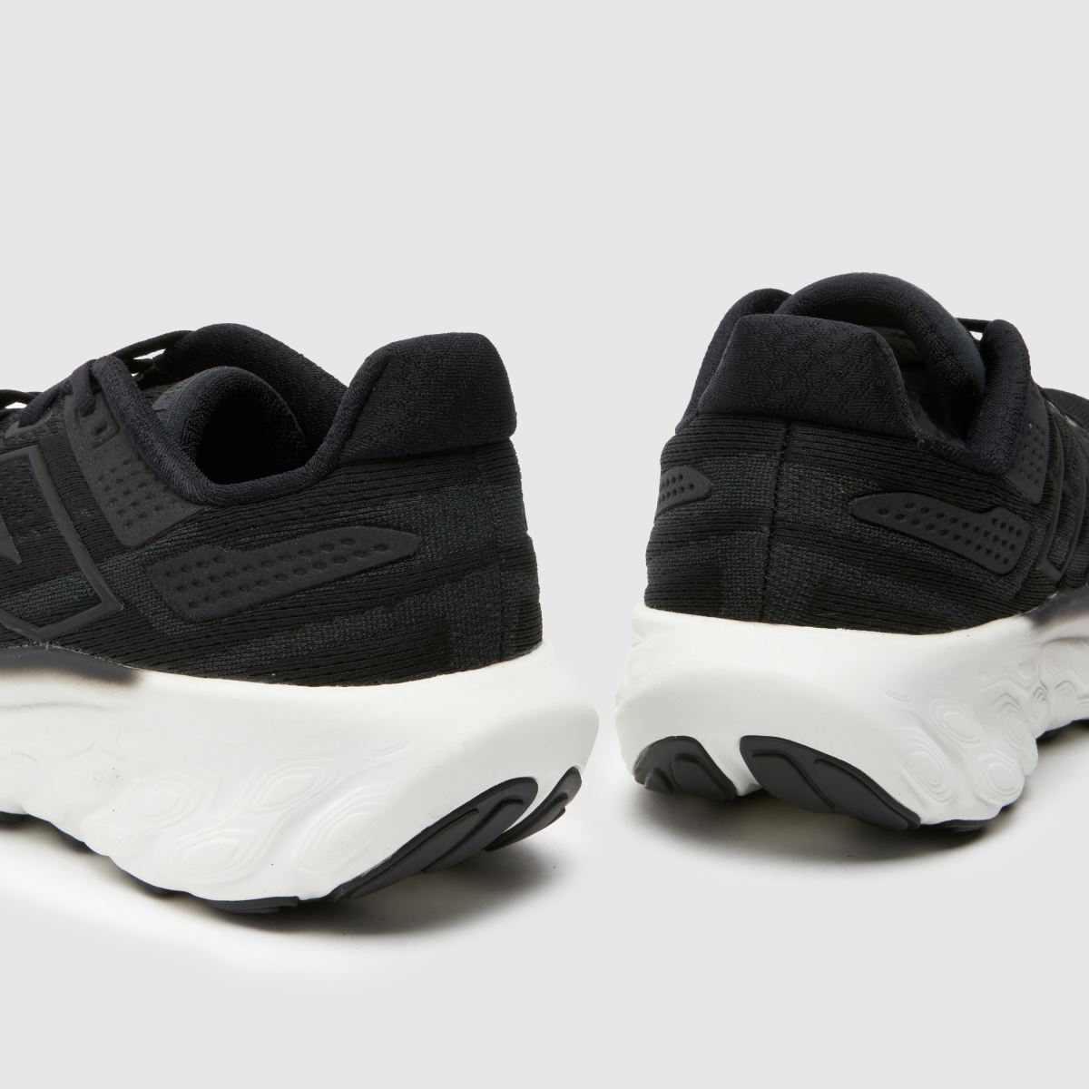 New Balance – Fresh Foam x 1080 v13 – Svarta och vita träningsskor