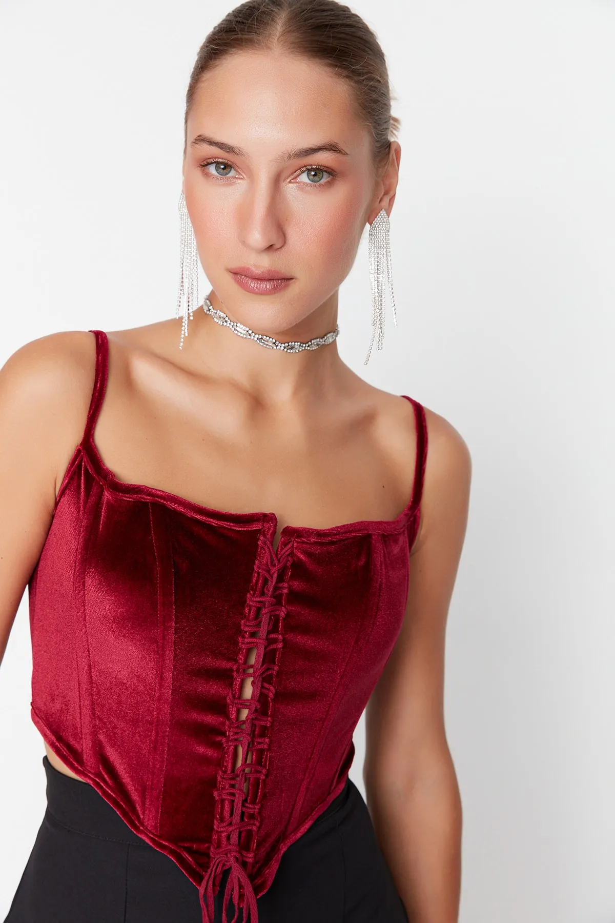 Trendyol Collection  Burgunderrotes Bustier mit Bindedetail vorne TPRAW23BS00014