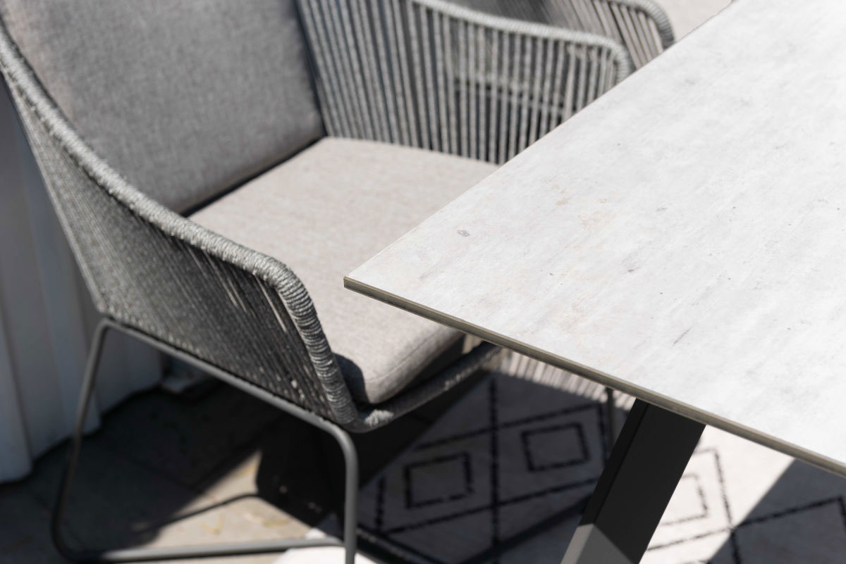 OUTDOORTisch