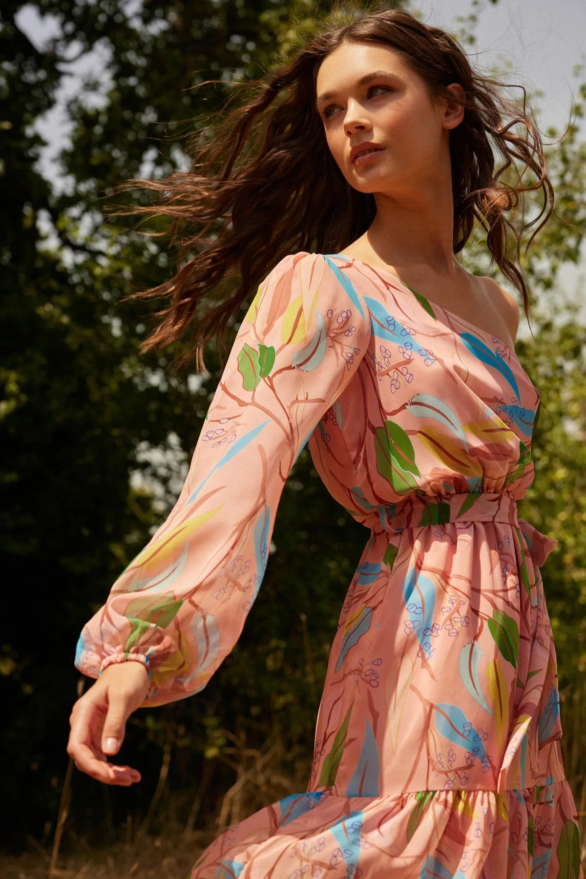 Trendyol Collection  Mehrfarbiges, einärmliges, gewebtes Minikleid mit Gürtel und Blumenmuster TWOSS21EL1199