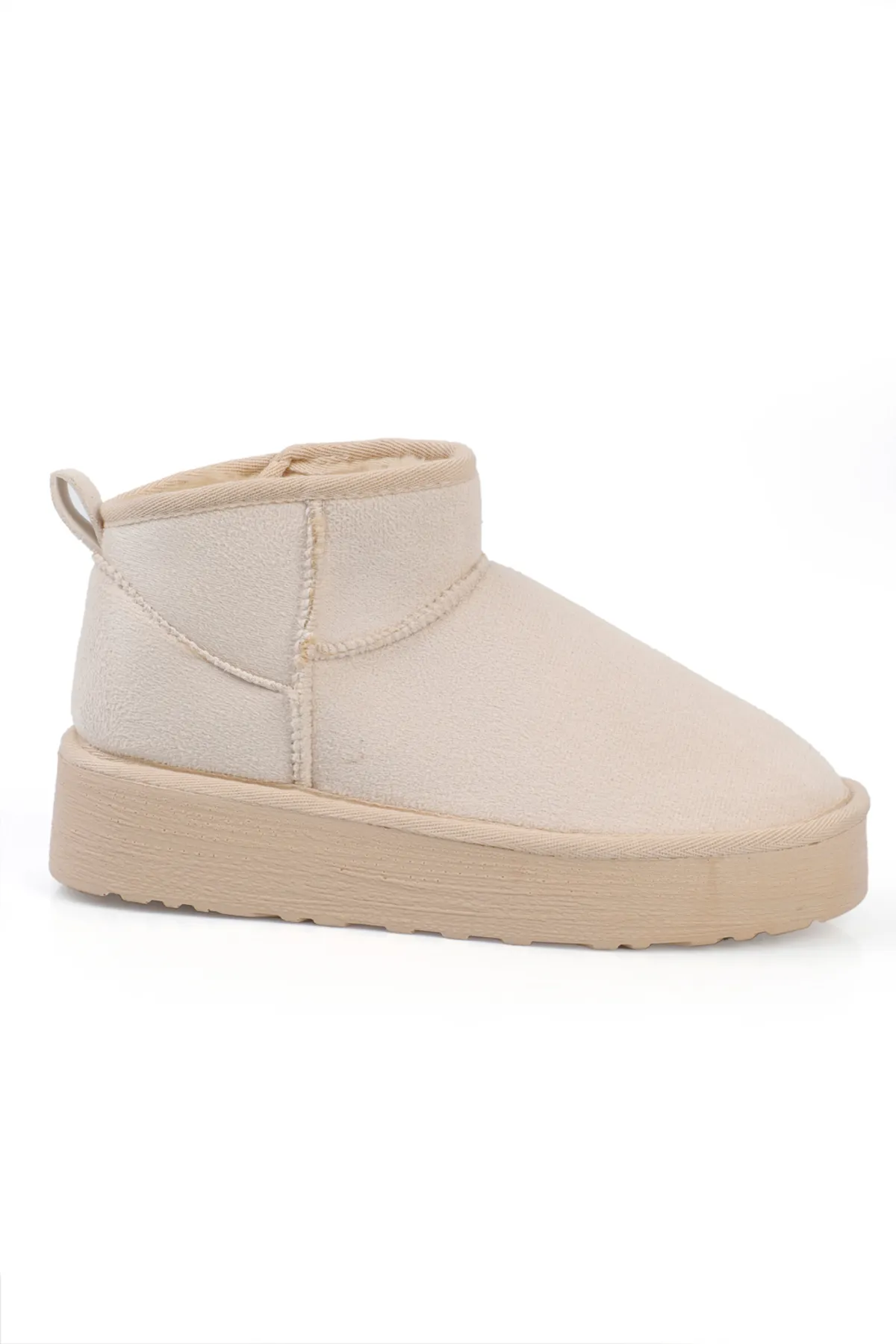 Capone Outfitters  Kurze Damenstiefel mit dicker Sohle und runder Spitze