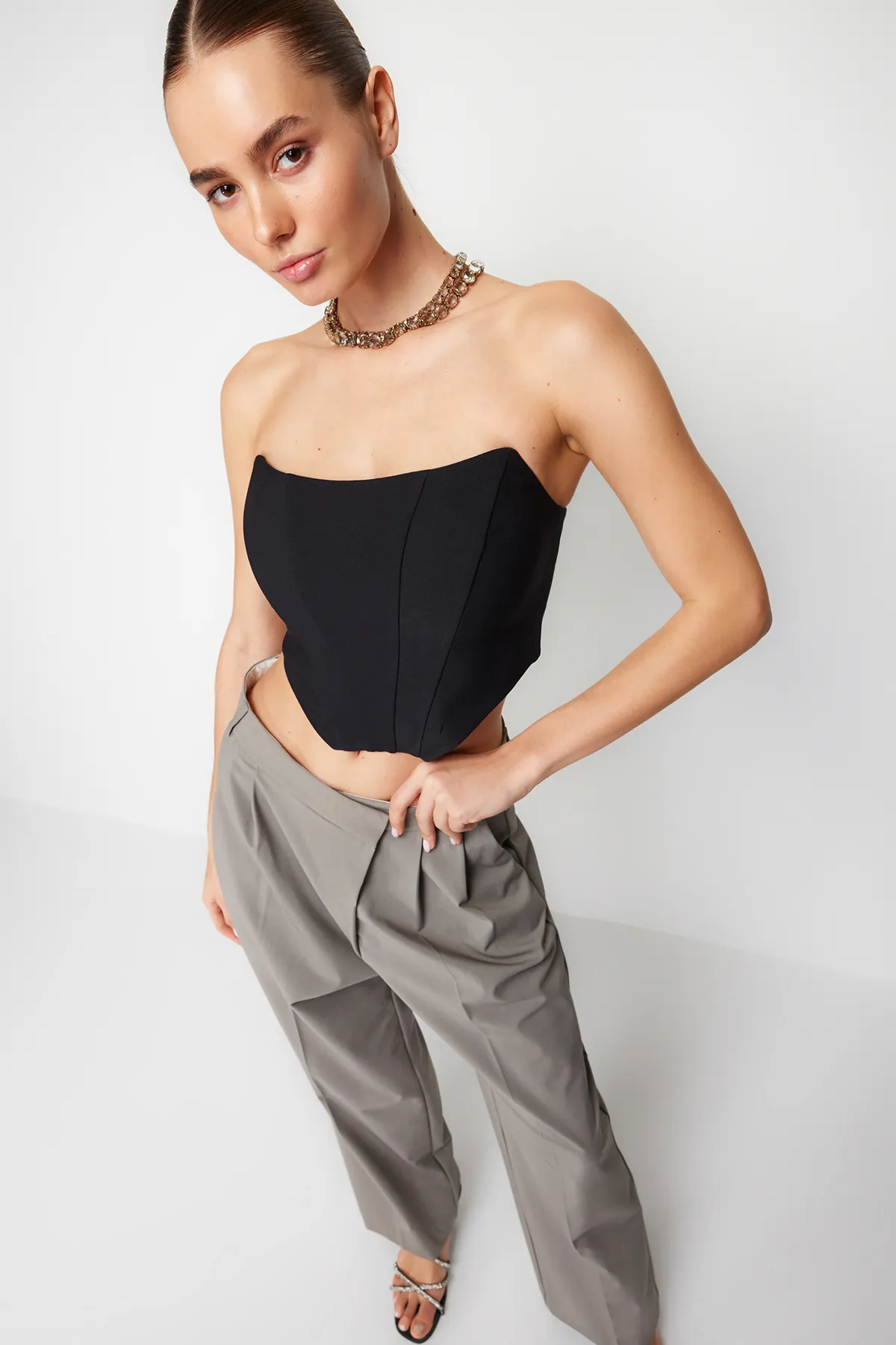 Trendyol Collection  Schwarzes, bauchfreies, gefüttertes, gewebtes Korsett mit detailliertem Bustier
