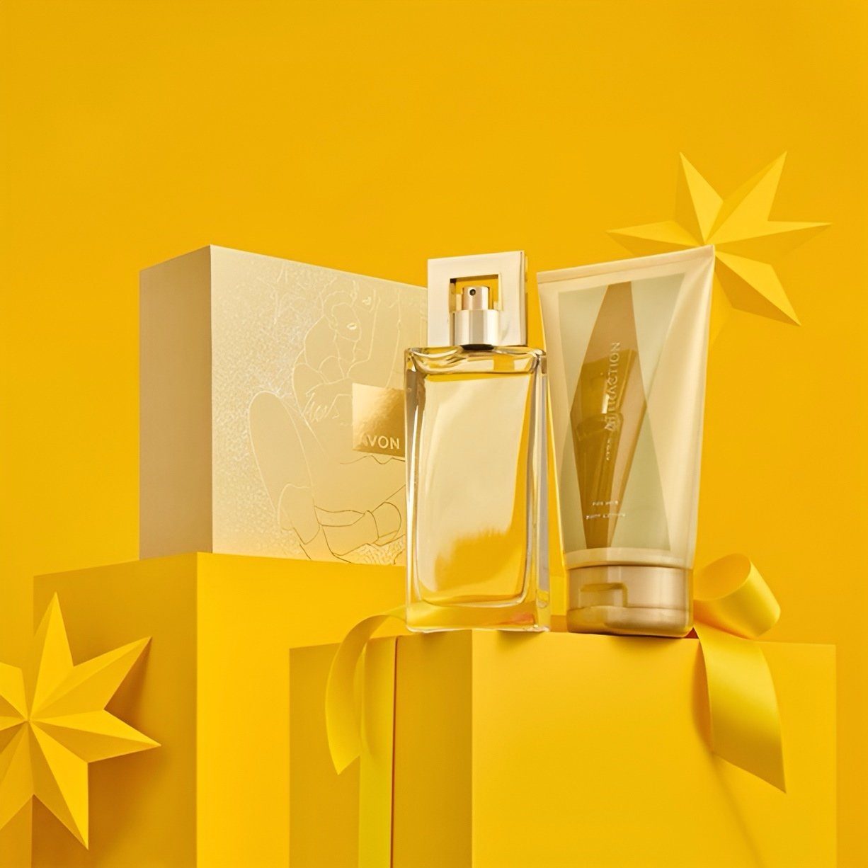 AVON Cosmetics Pflege-Geschenkset ATTRACTION für Sie Body Lotion 150 ml Parfum 50 ml Geschenk Vielseitige Duftreihe, Einzigartige Duftkomposition Set, 2-tlg., Noten von Brombeere, magnetischem Moschus und Vanille-Amber
