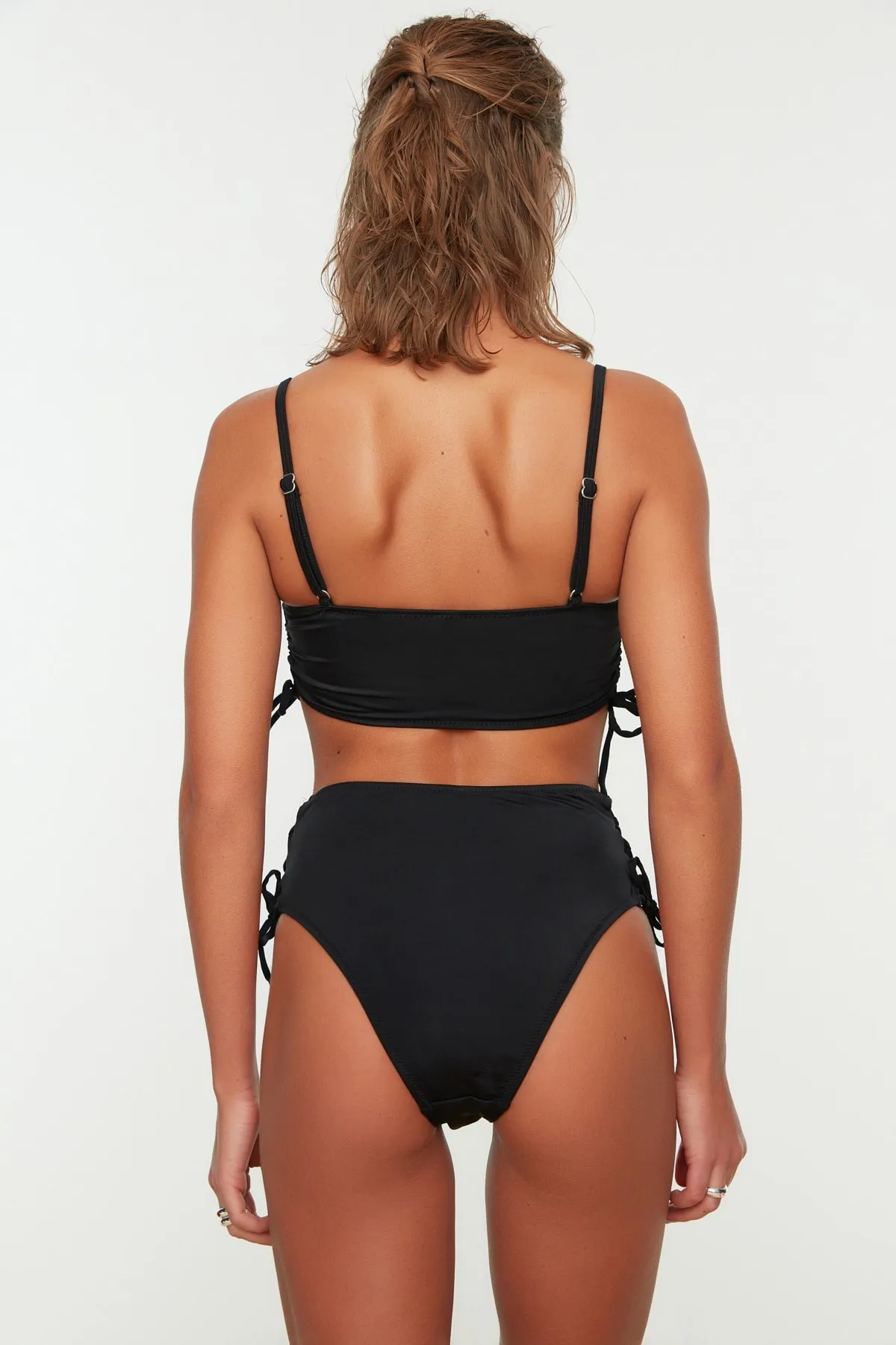 Trendyol Collection  Schwarze Hipster-Bikinihose mit Paspelierung und hoher Taille TBESS22BA0044