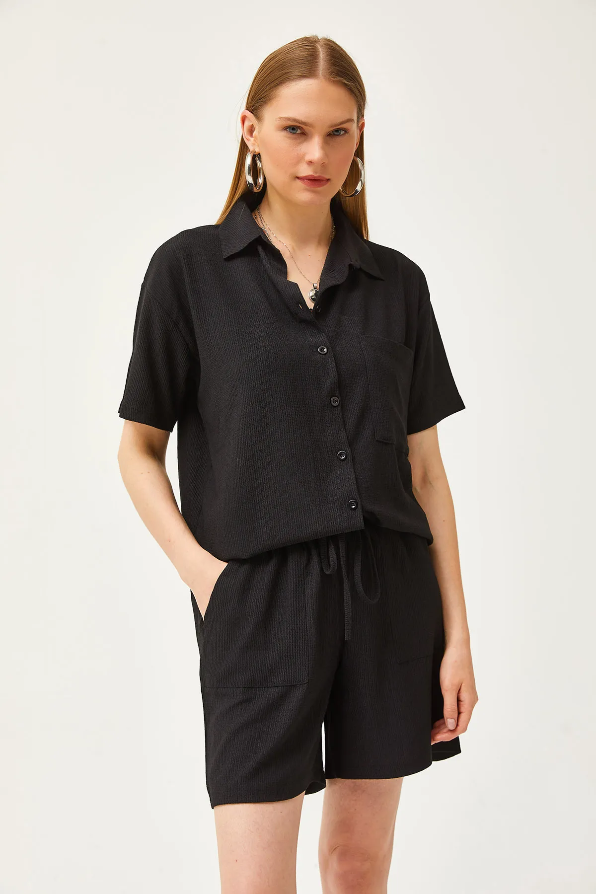 Olalook  Schwarzes Damen-Set mit Oberteil, Hemd, Unterteil und Shorts, TKM-19000284