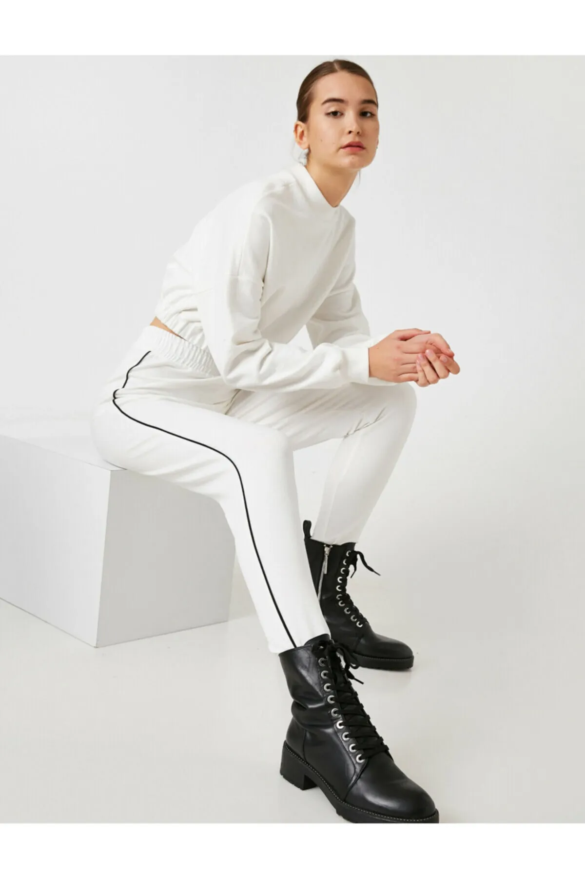 Koton  Damen-Jogginghose in Ecru 1KAL48015UK