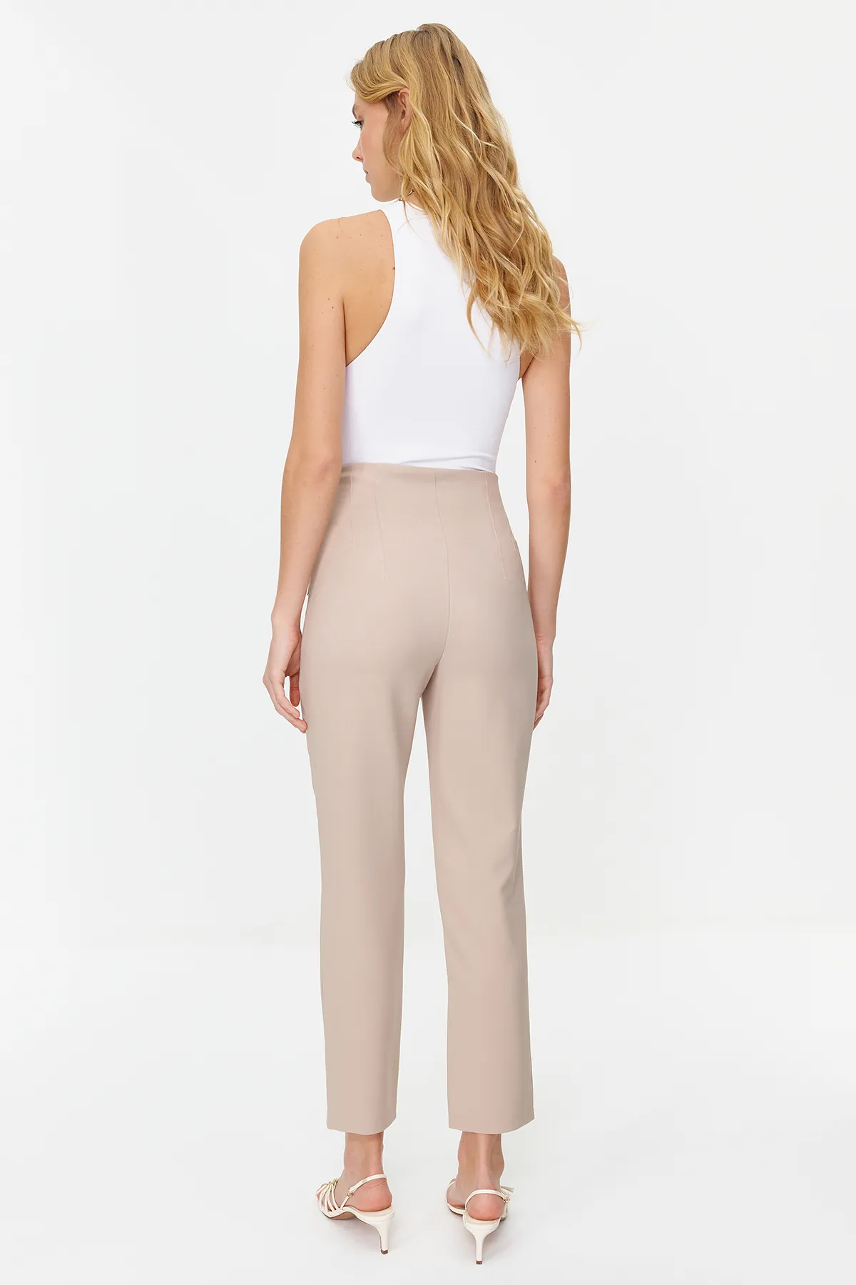 Trendyol Collection  Nerzfarbene, zigarettengemusterte, knöchellange Webhose mit hoher Taille TWOSS20PL0515