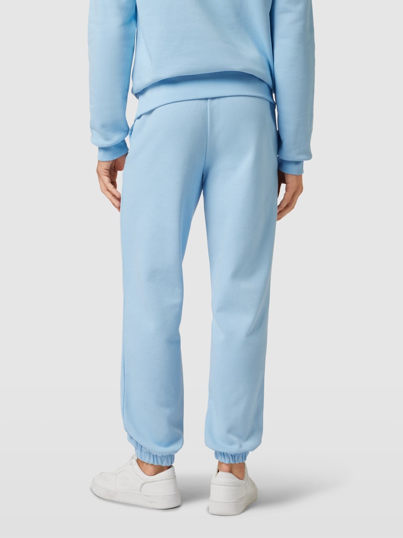 Regular Fit Sweatpants mit Label-Patch in hellblau