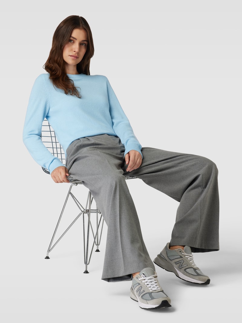 Strickpullover mit Rundhalsausschnitt in hellblau meliert