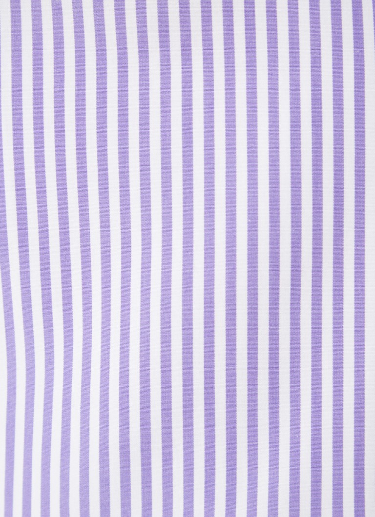 Camisa Ralph Lauren Slim Fit com estampa listrada e gola abotoada.