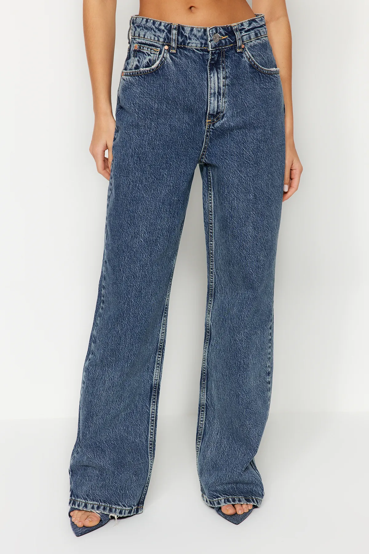 Trendyol Collection  Blaue Jeans mit hoher Taille und weitem Bein TWOSS24JE00018