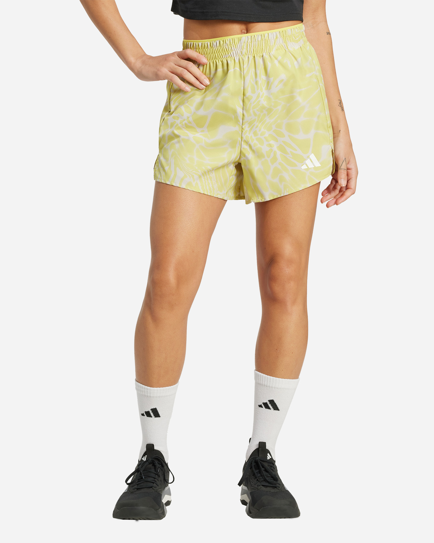 Krótkie buty treningowe Adidas z nadrukiem W JE8689
