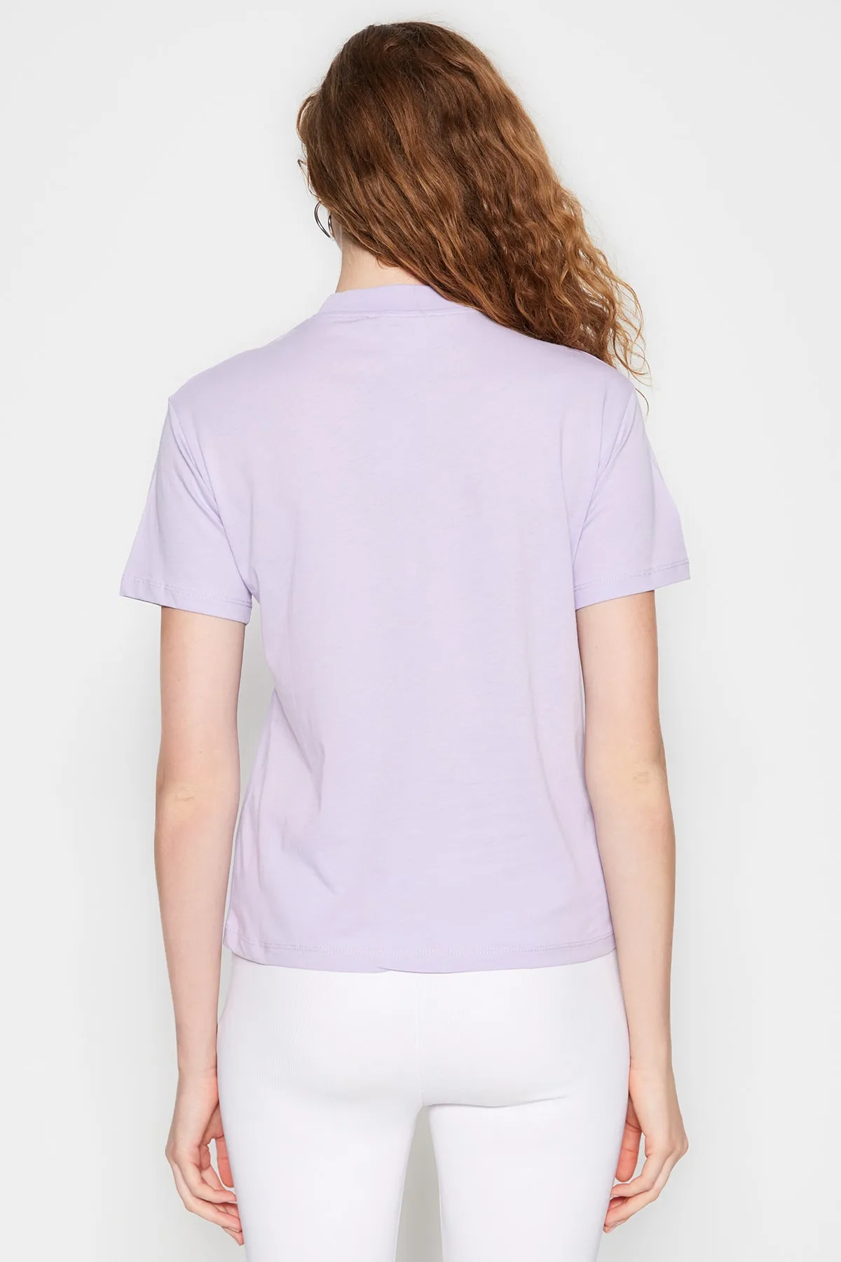 Trendyol Collection  Lilafarbenes Basic-Strick-T-Shirt aus 100 % Baumwolle mit Stehkragen TWOAW20TS0096