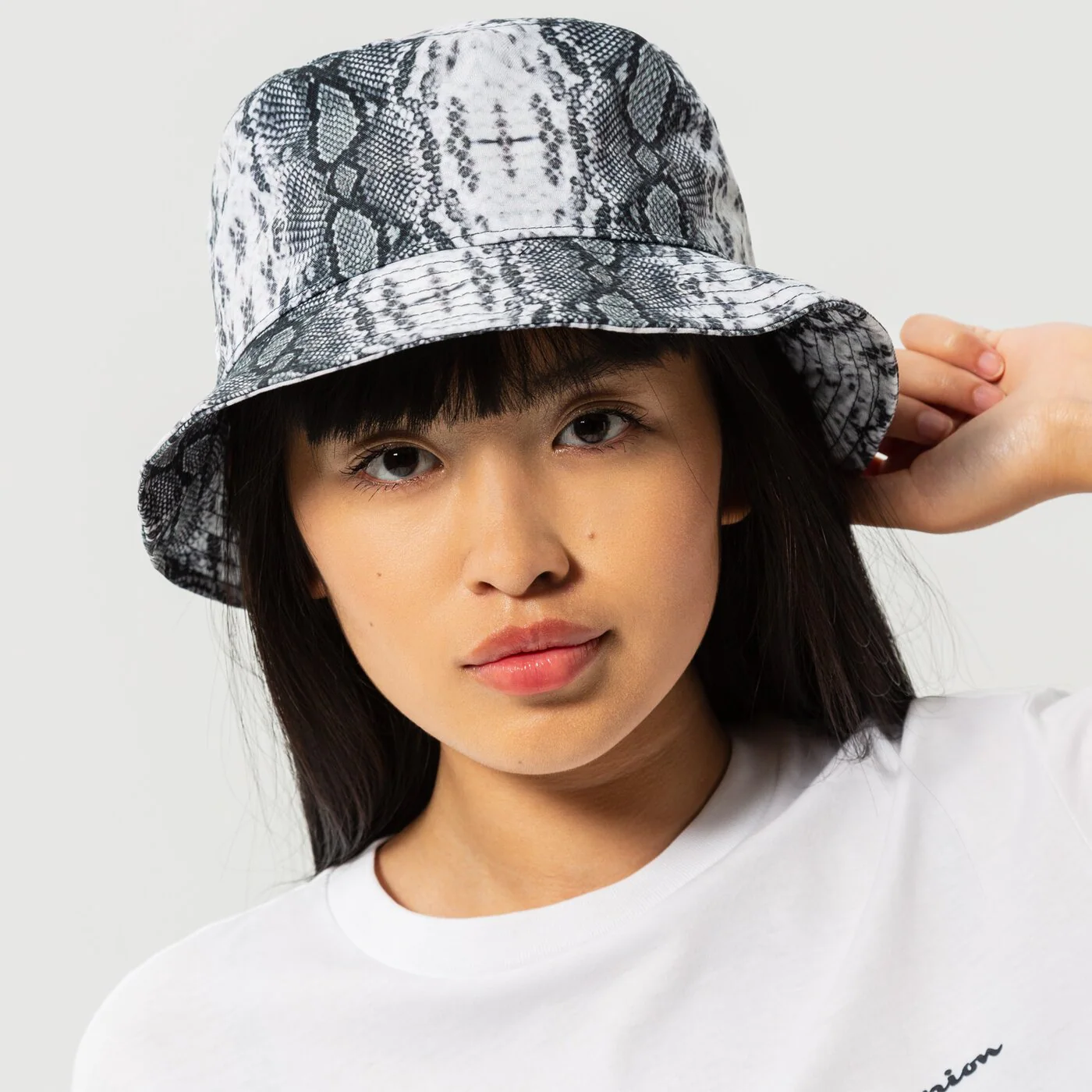 NEW ERA HUT WMNS ANIMAL TAPERED BUCKET Weiß
