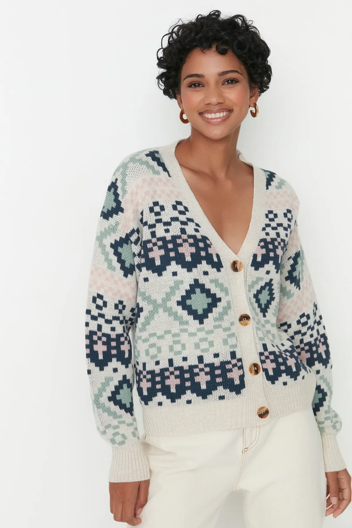 Trendyol Collection  Steinfarbene, gemusterte Strickjacke aus Strick TWOAW22HI0329