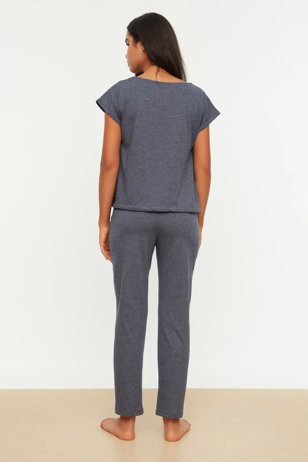 Trendyol Collection  Marineblaues Strick-Pyjama-Set mit Krawatte, T-Shirt und Hose aus Baumwolle THMSS20PT0068