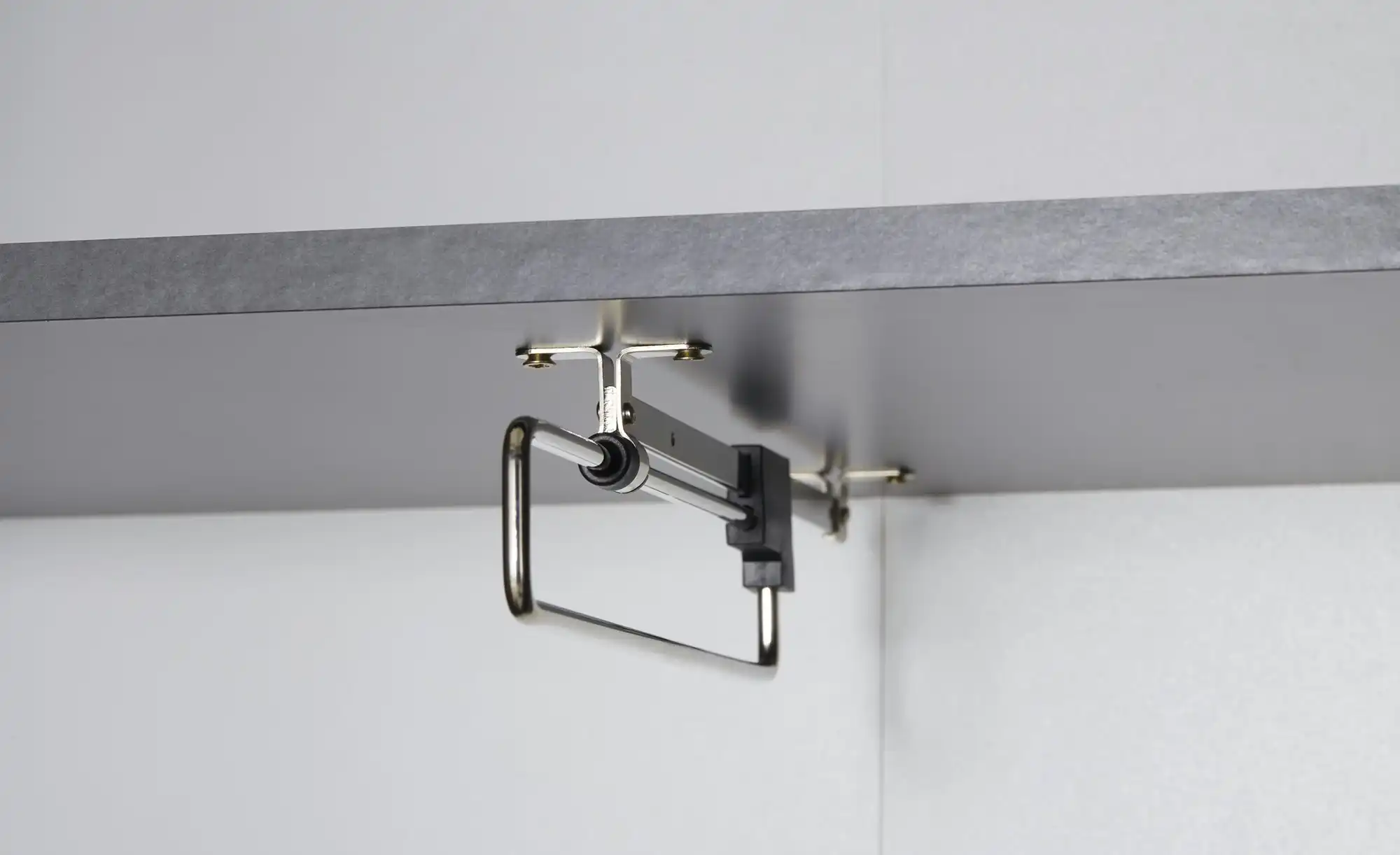 Garderobenschrank mit Spiegeltür
