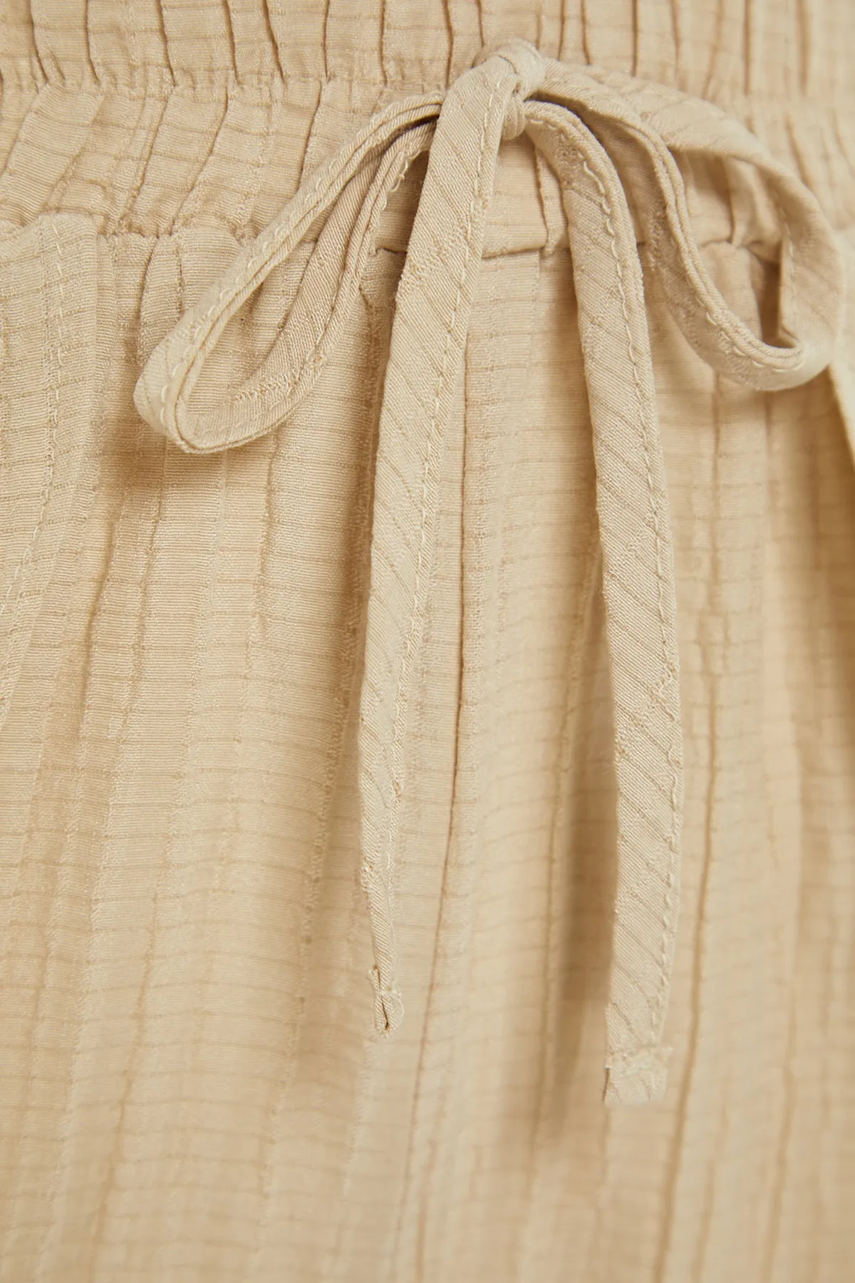 Trendyol Collection  Beige gewebte Shorts und Bermuda TBESS23SR00017