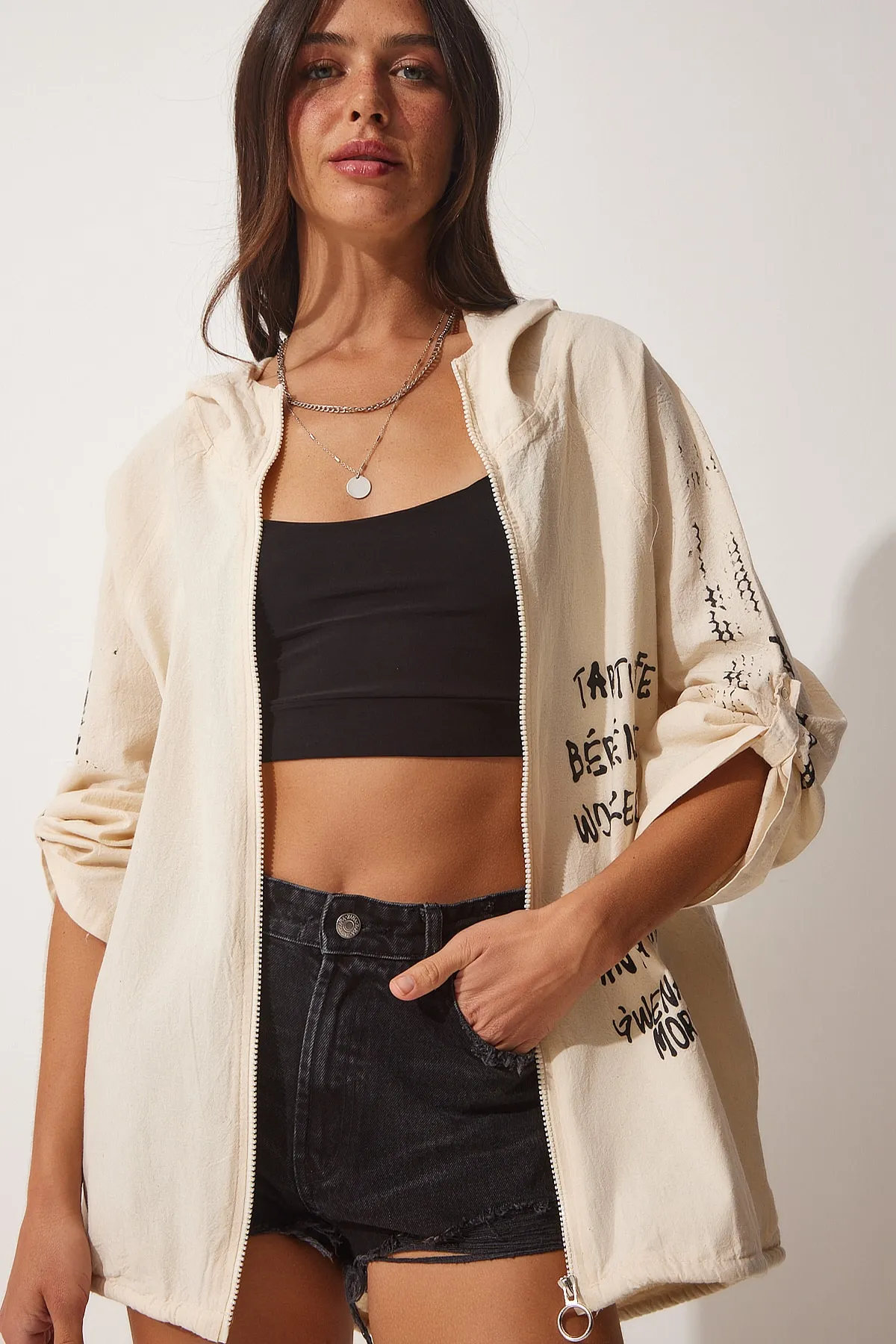 Happiness İstanbul  Creme-schwarze bedruckte Jacke aus Rohleinen mit Kapuze für Damen SA00014