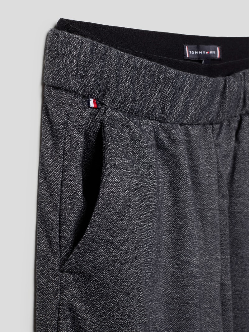 Jogpants mit Label-Detail in mittelgrau meliert