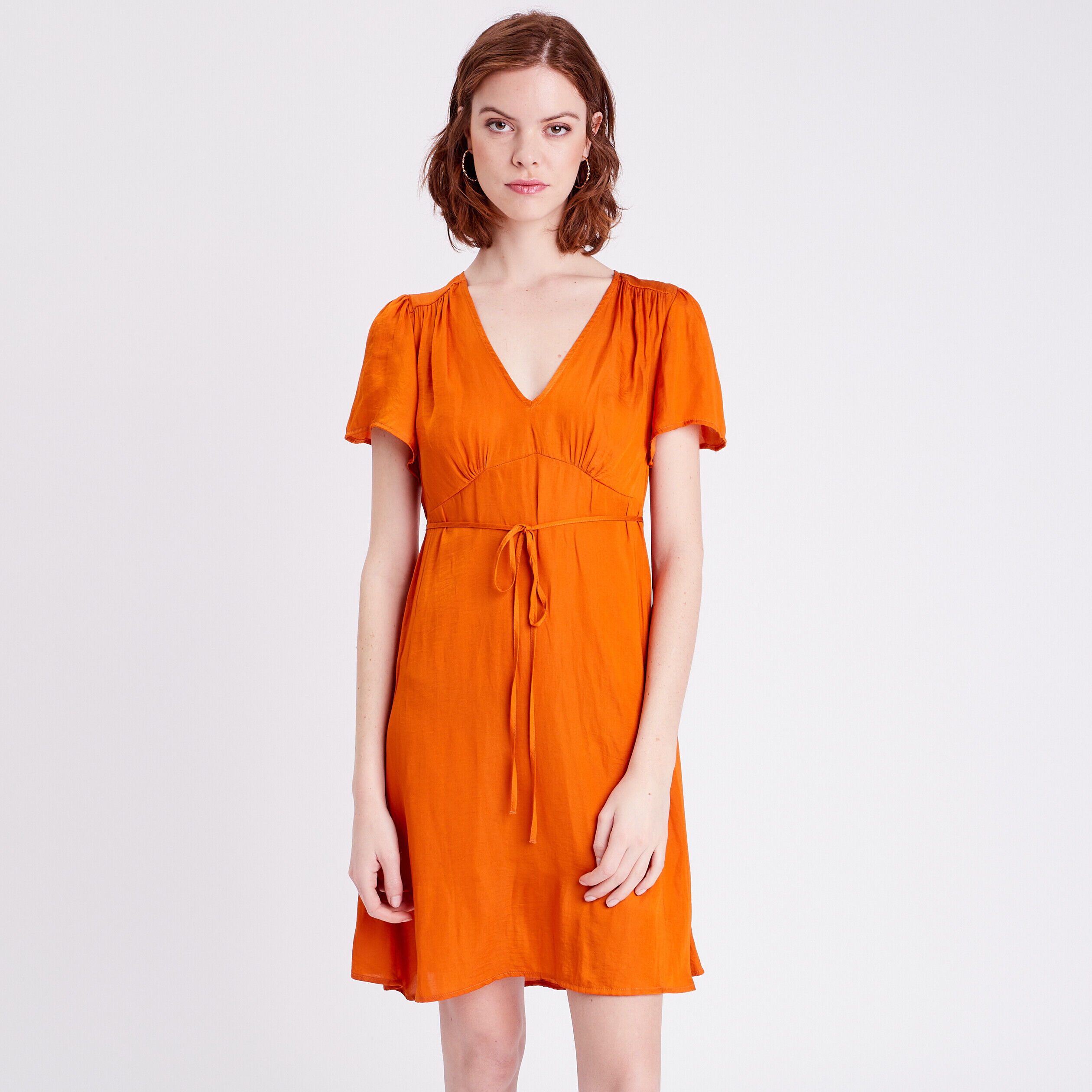 Robe cintrée satin col en V orange femme | Cache Cache