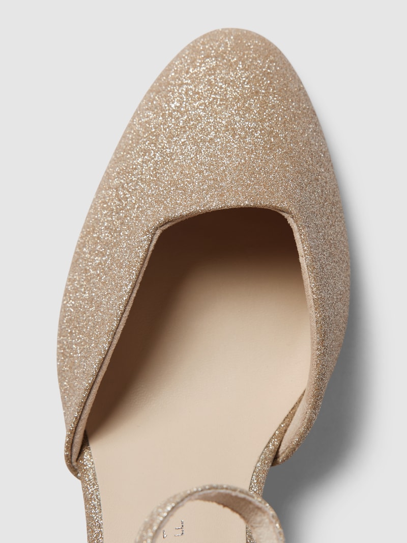 Pumps mit schimmernder Optik in gold