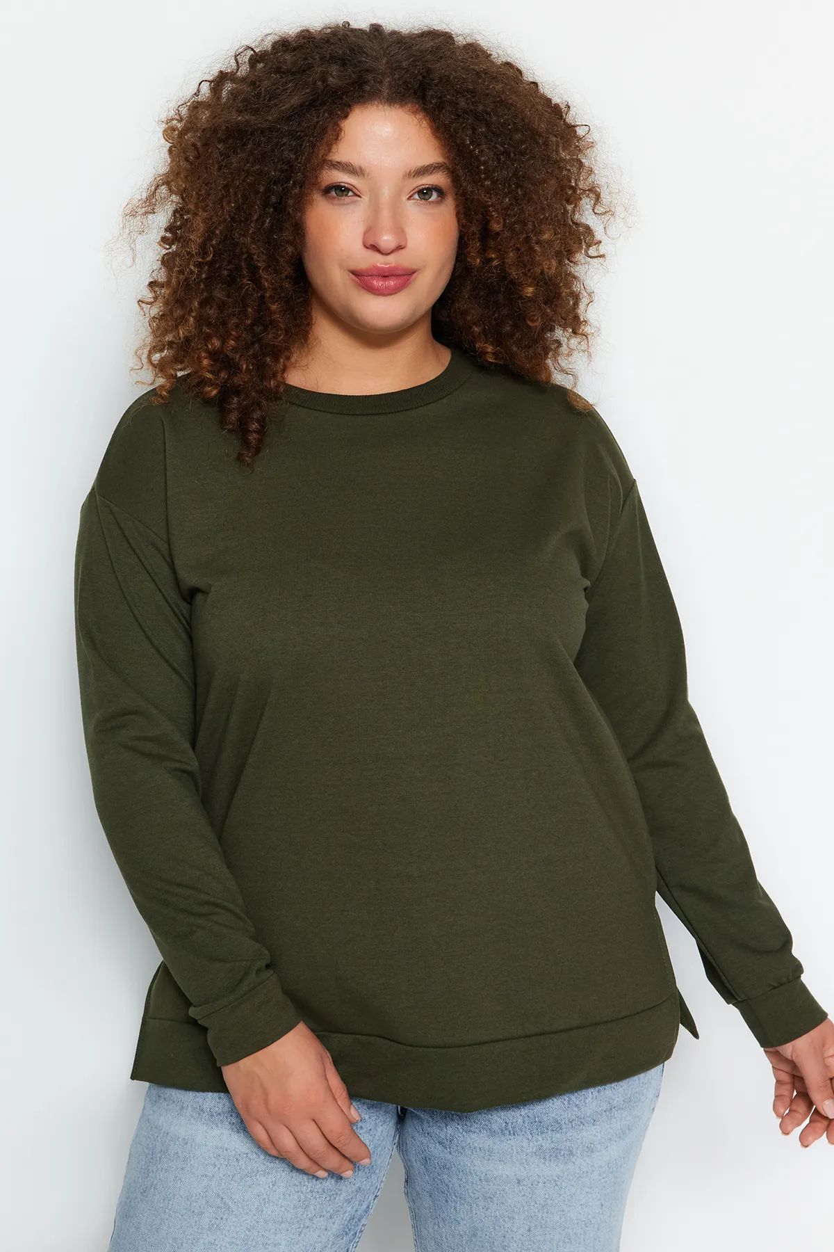 Trendyol Curve  Khakifarbenes, dünnes Strick-Sweatshirt mit Schlitz und Details TBSSS22SW0172