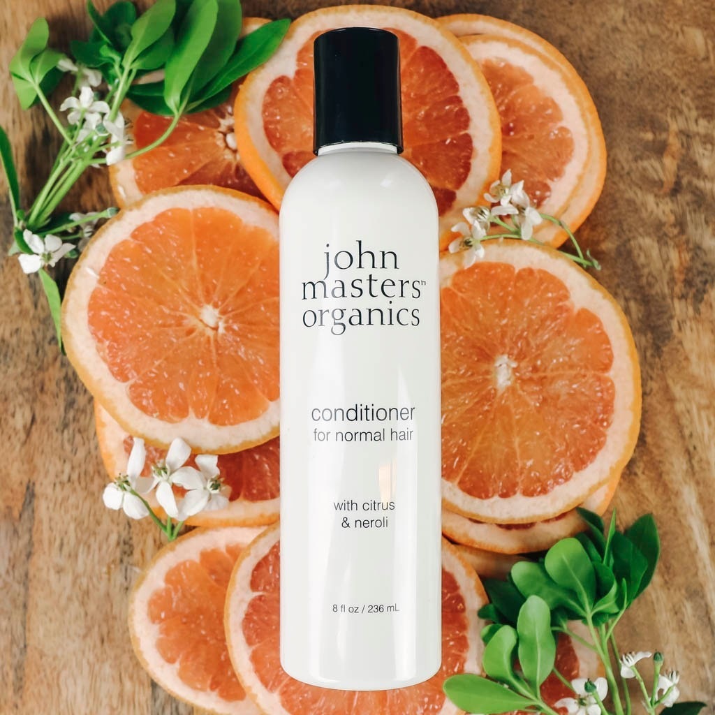 John Masters Organics Daily Nourishing Conditioner sitrushedelmillä ja neroliöljyllä