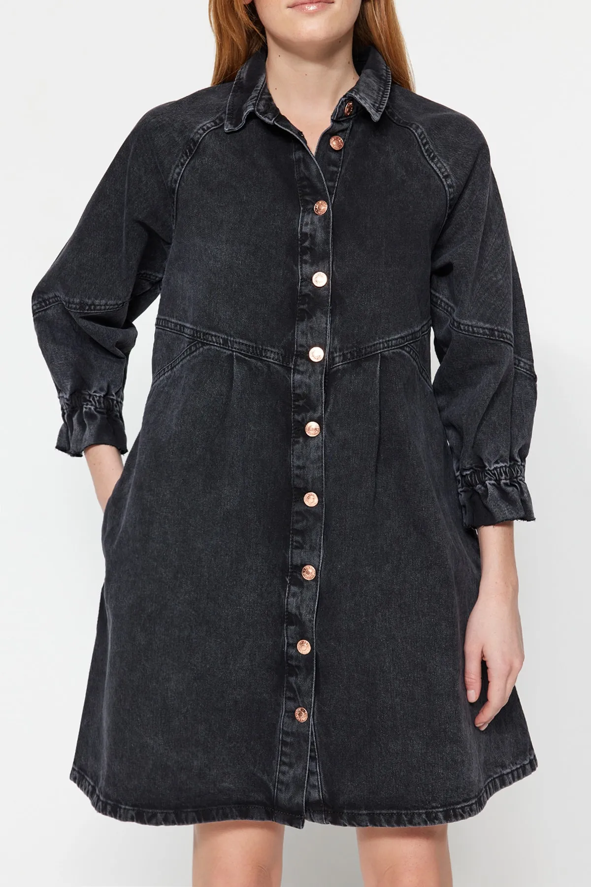 Trendyol Collection  Schwarz-blaues, detailliertes, übergroßes Jeanskleid mit Nähten TWOAW22EL0072