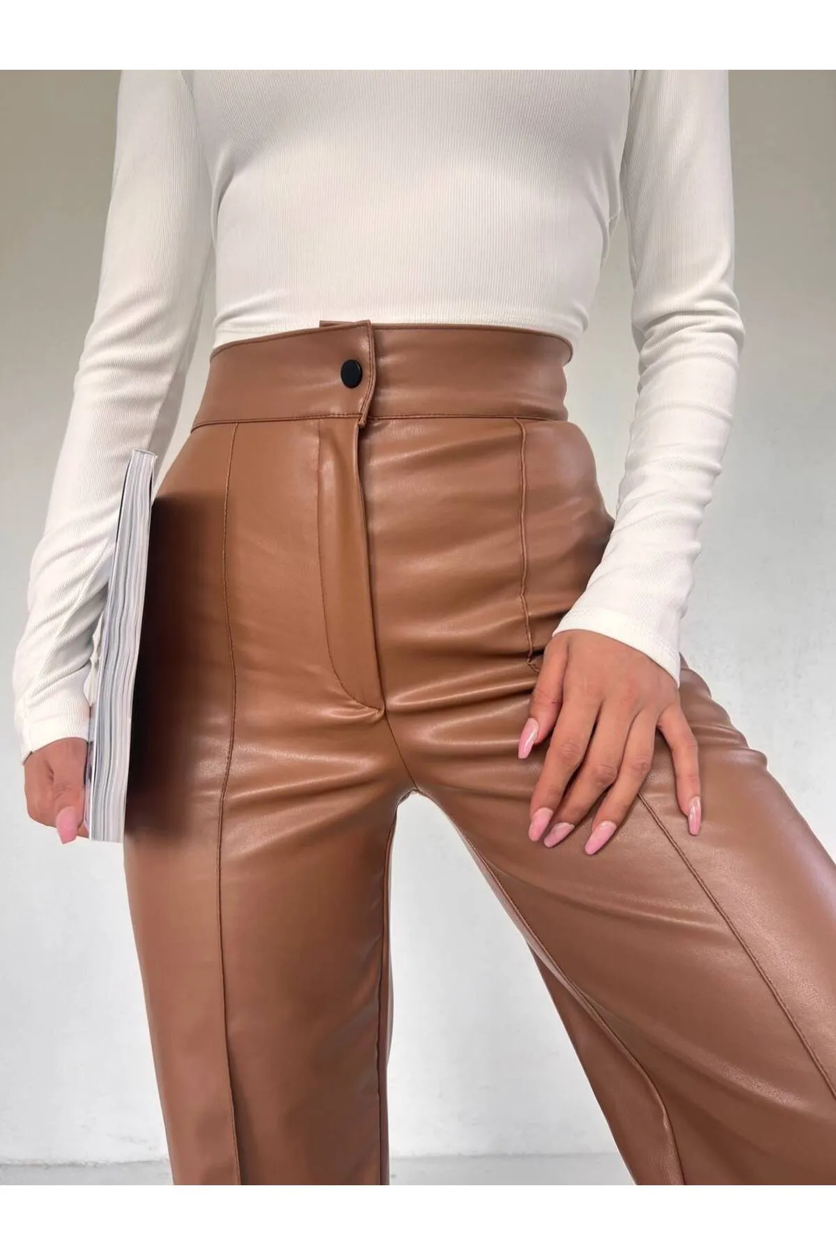 VOLT CLOTHİNG  Damenhose aus geripptem Leder